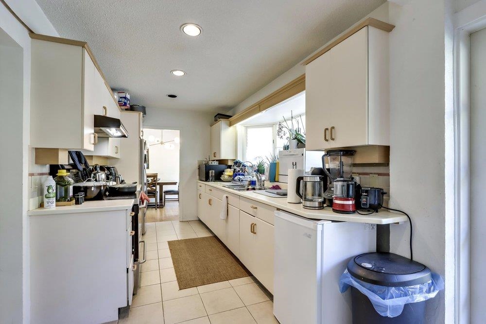 Listing image of 764 BLYTHWOOD DRIVE