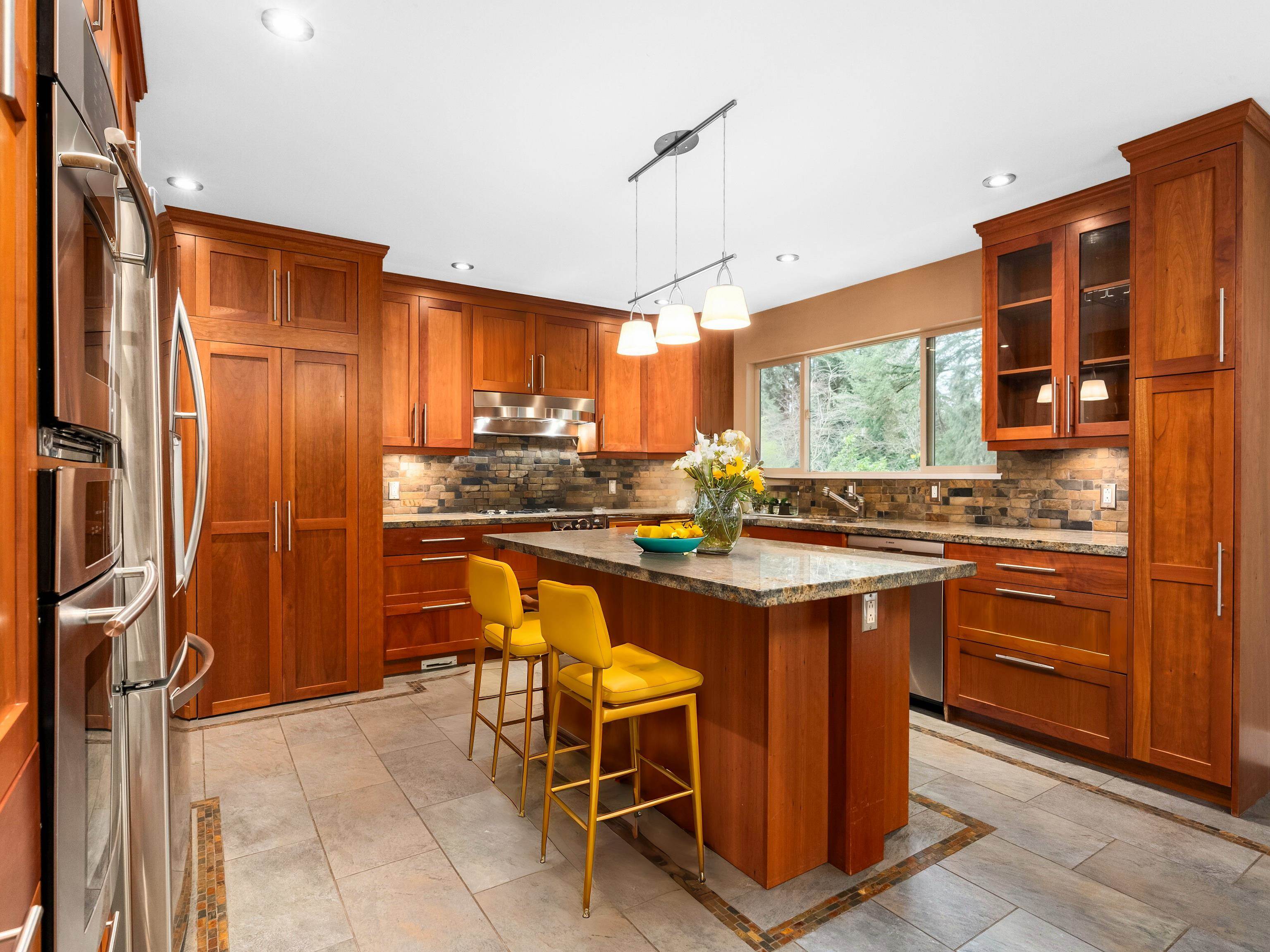 Listing image of 4793 CAPILANO ROAD