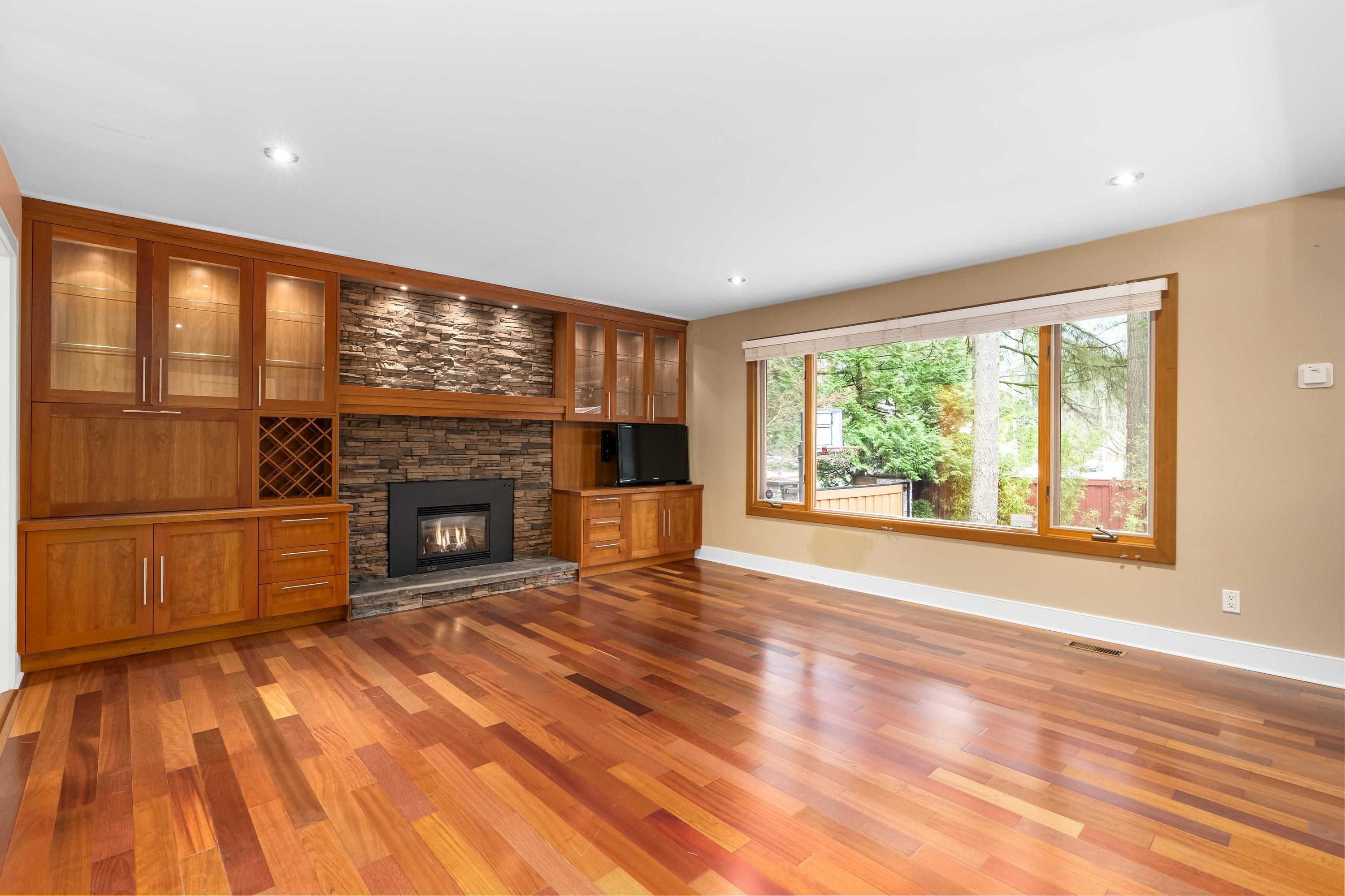 Listing image of 4793 CAPILANO ROAD