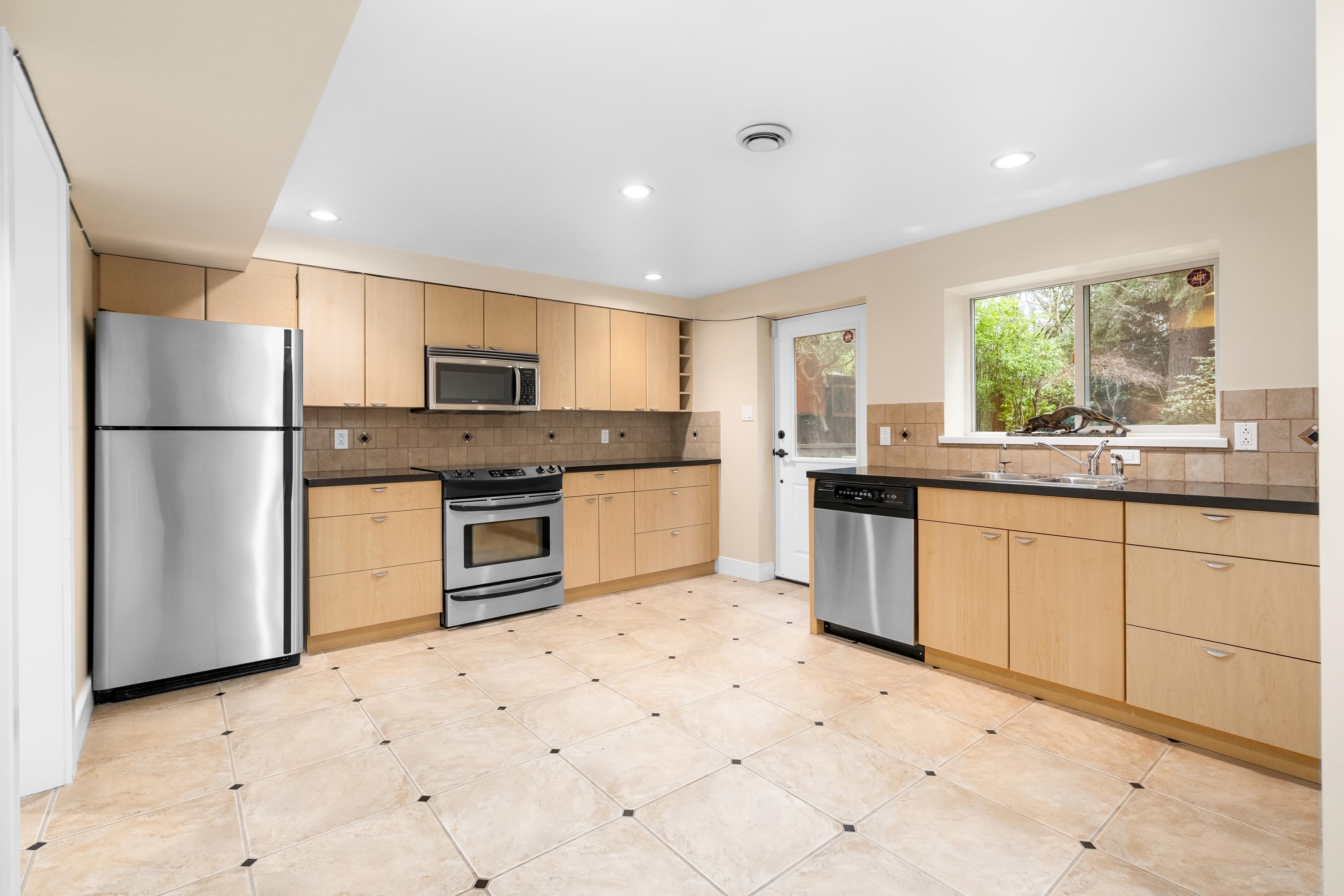 Listing image of 4793 CAPILANO ROAD