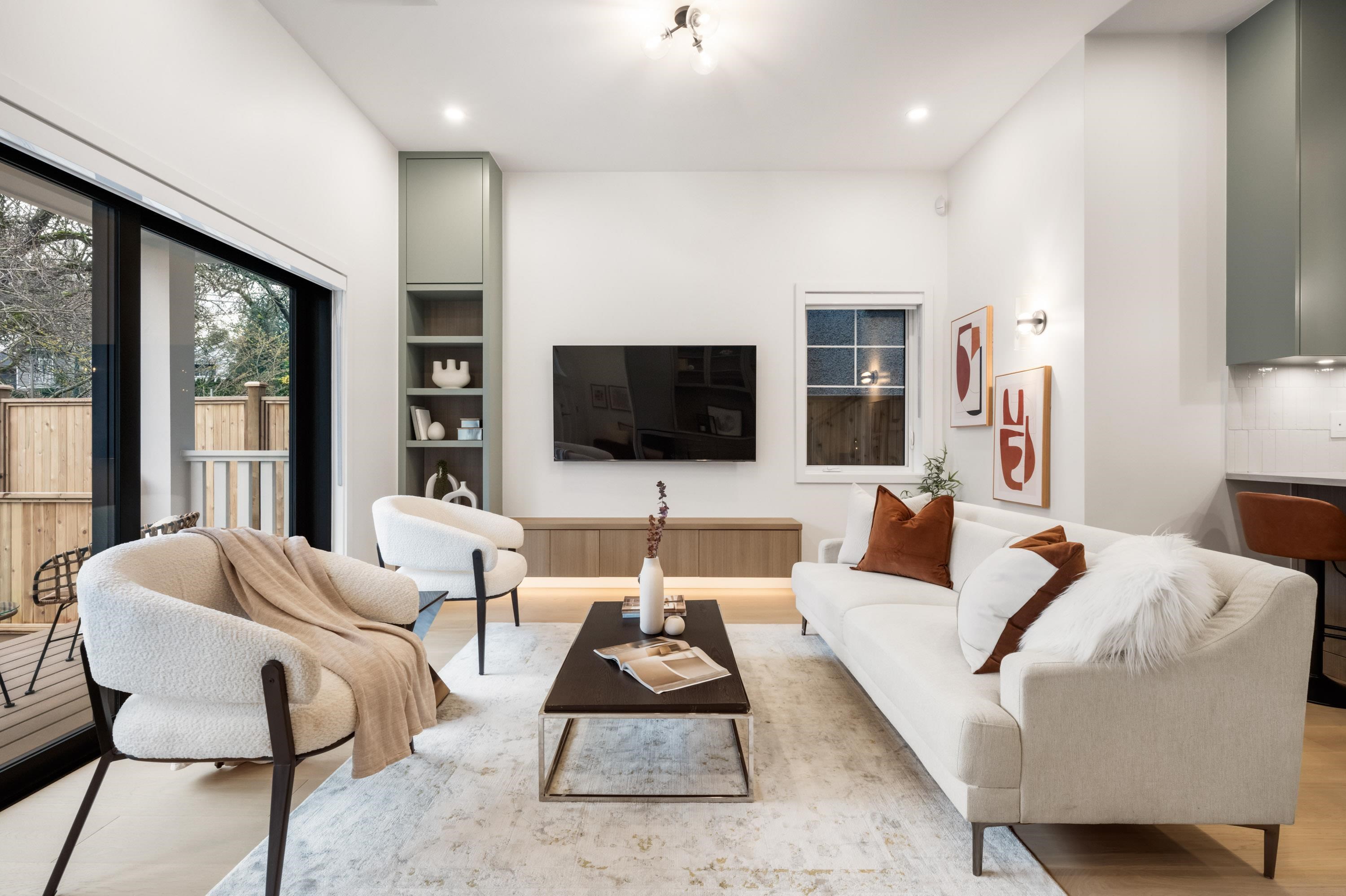 Listing image of 1317 E 18TH AVENUE