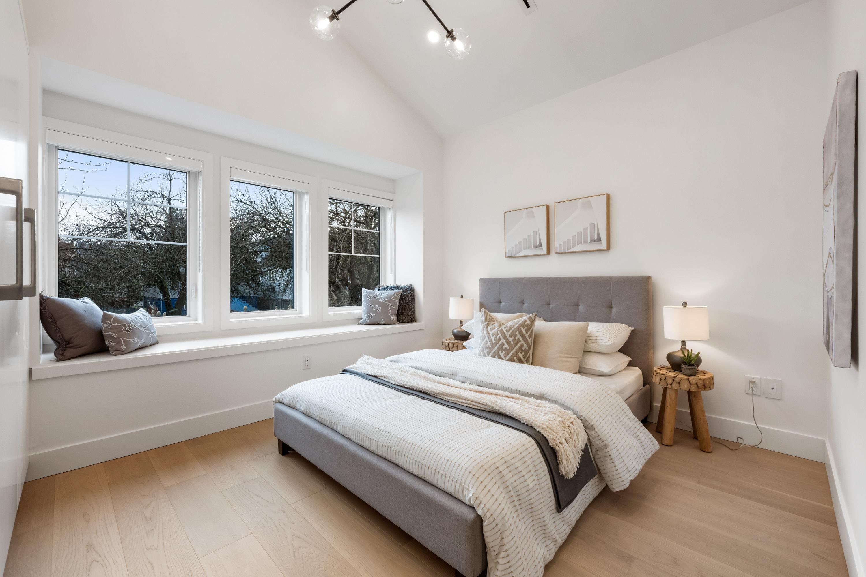 Listing image of 1317 E 18TH AVENUE