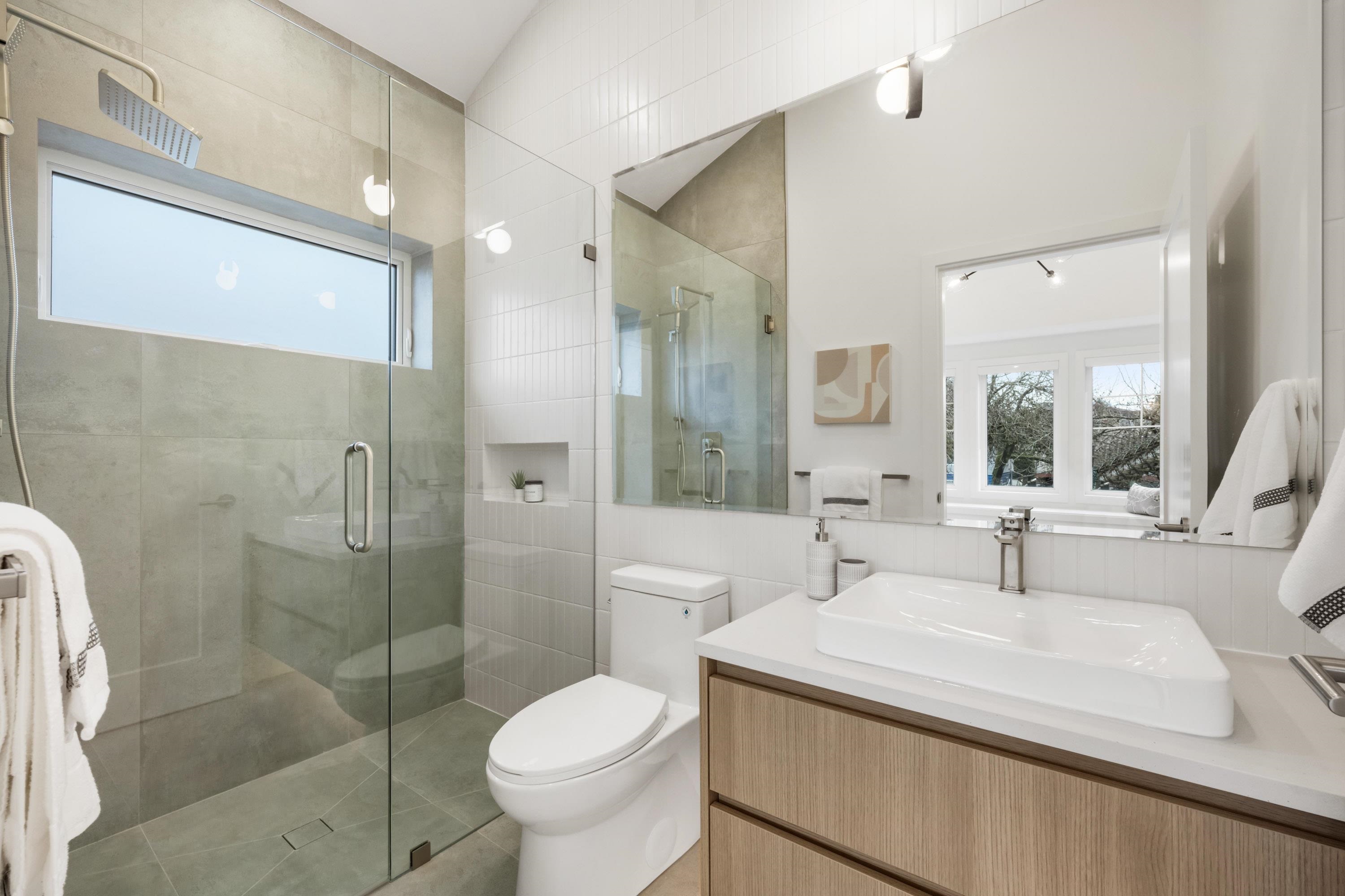Listing image of 1317 E 18TH AVENUE