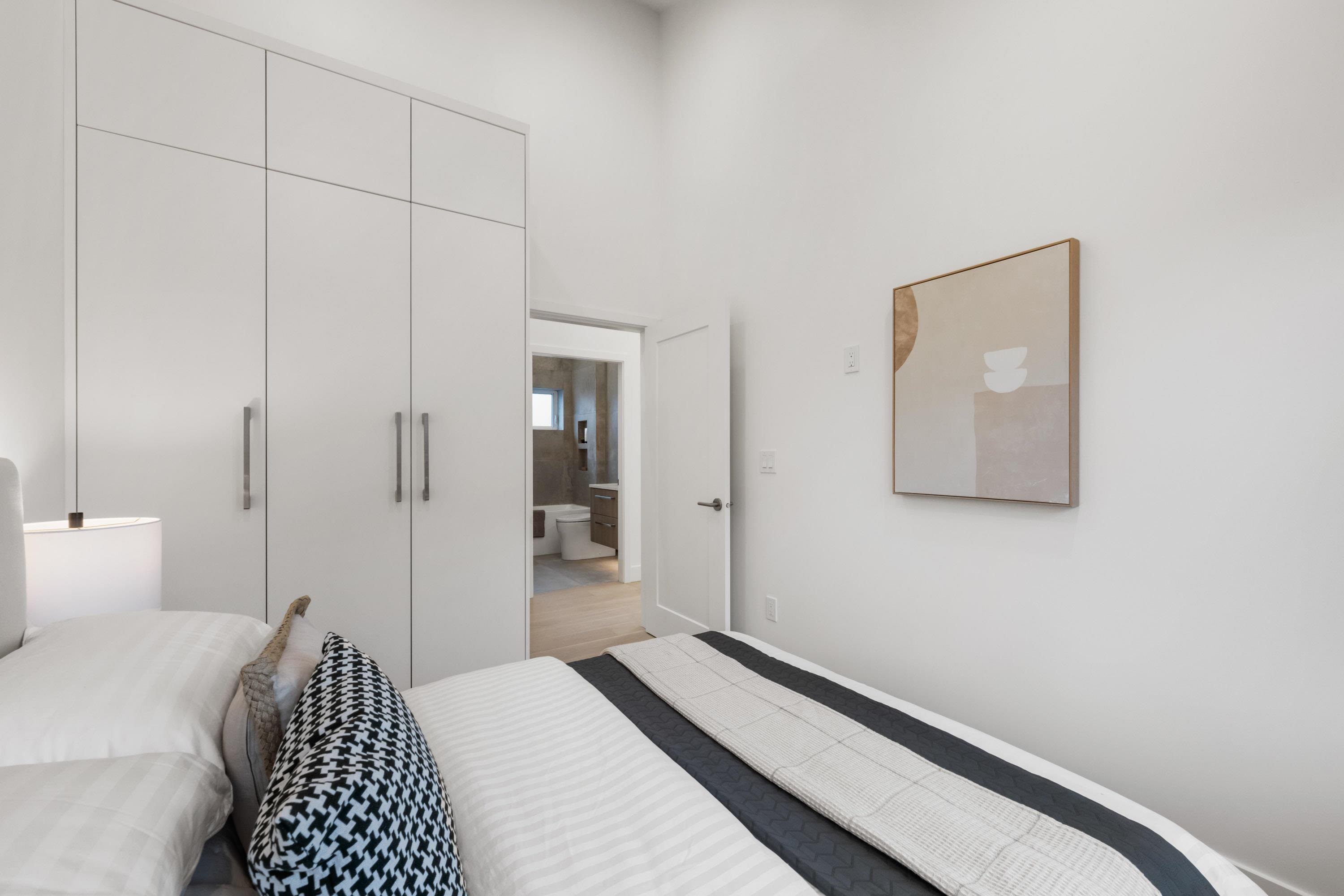Listing image of 1317 E 18TH AVENUE