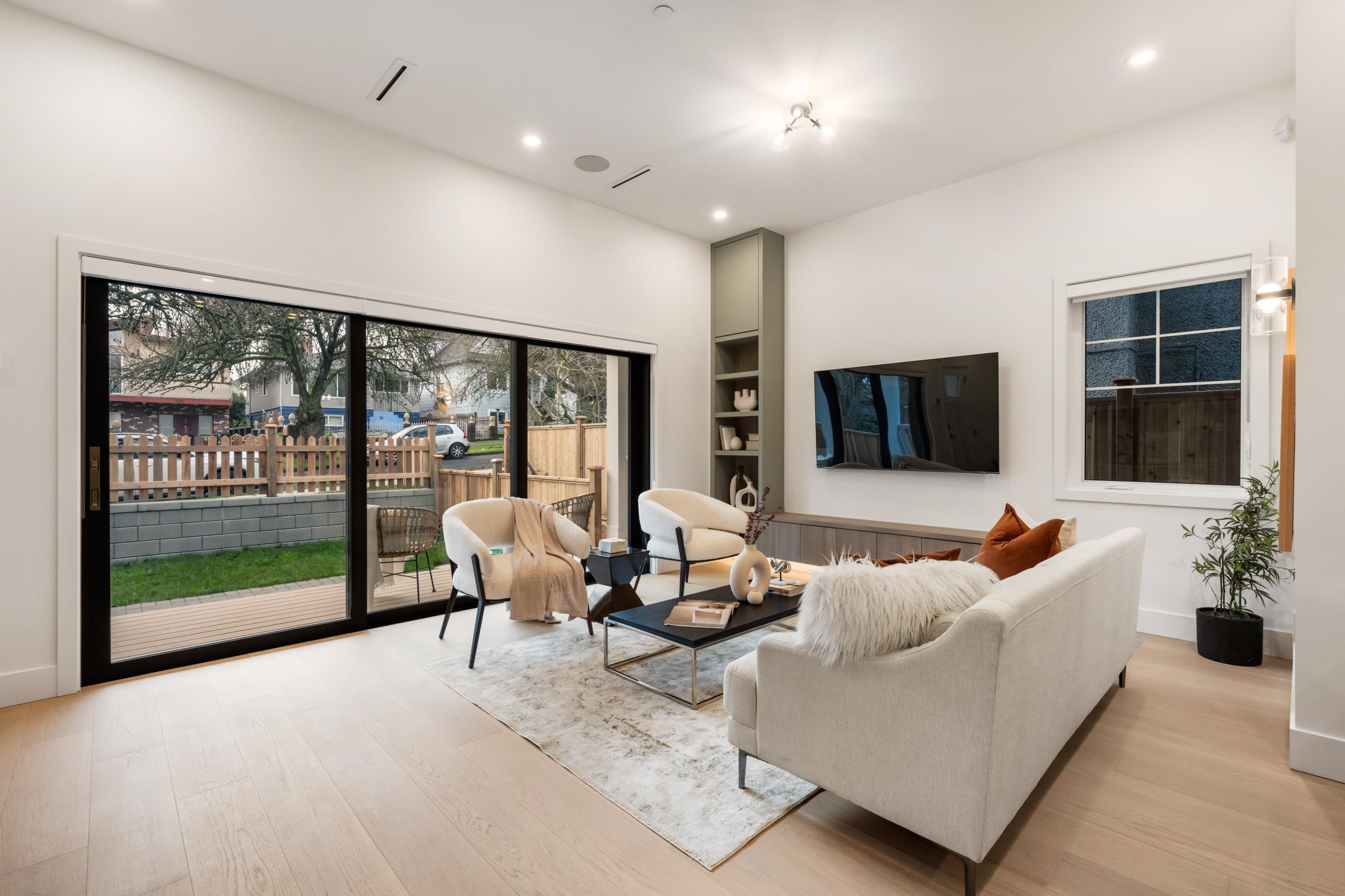 Listing image of 1317 E 18TH AVENUE