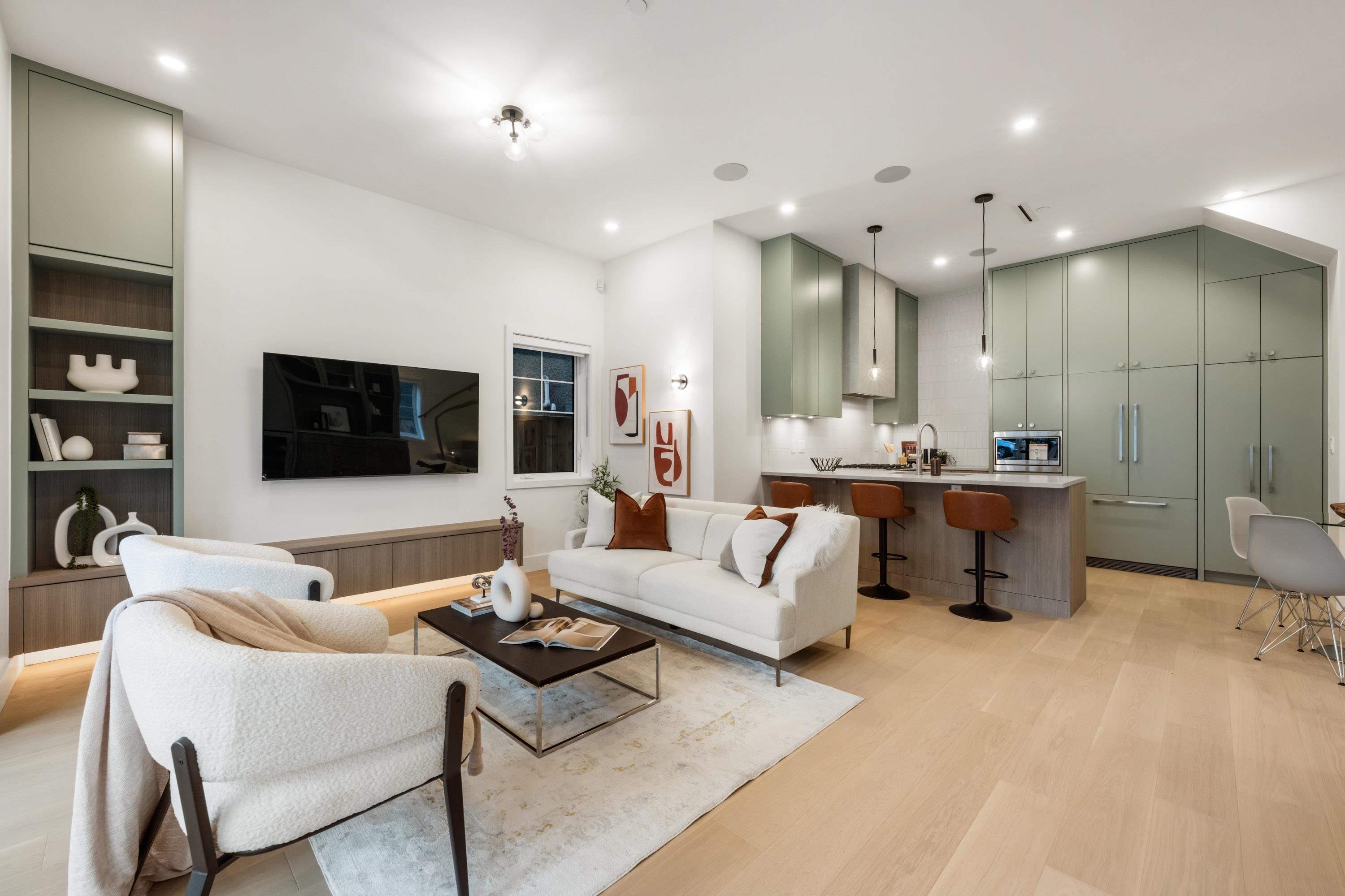 Listing image of 1317 E 18TH AVENUE