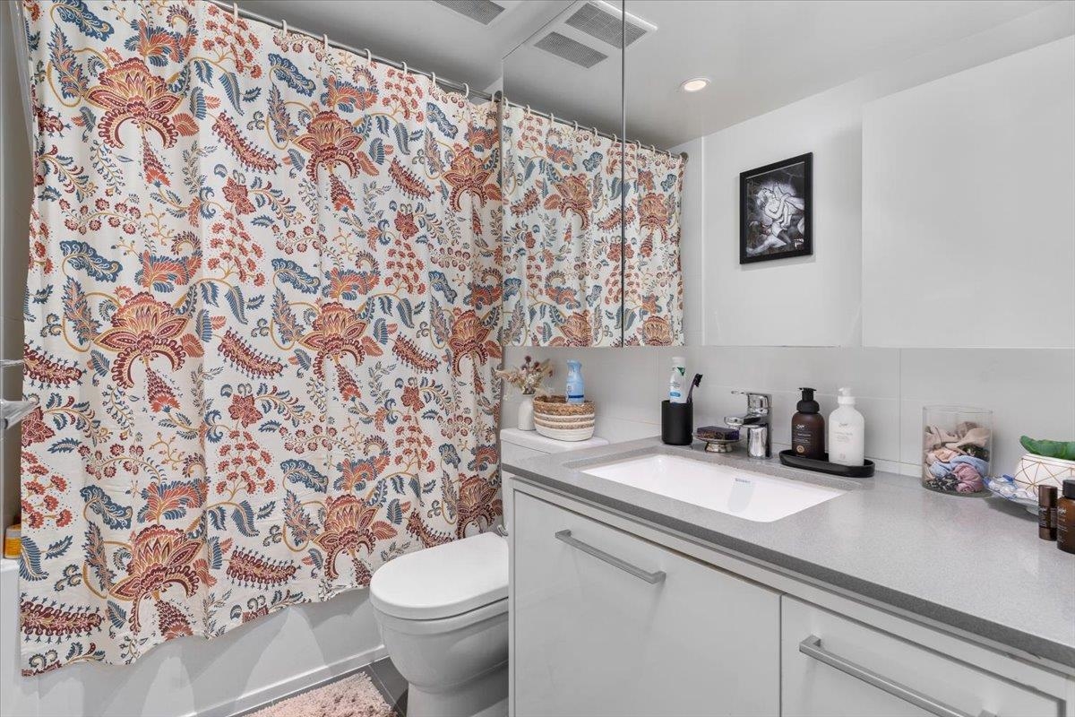 Listing image of 1109 680 SEYLYNN CRESCENT