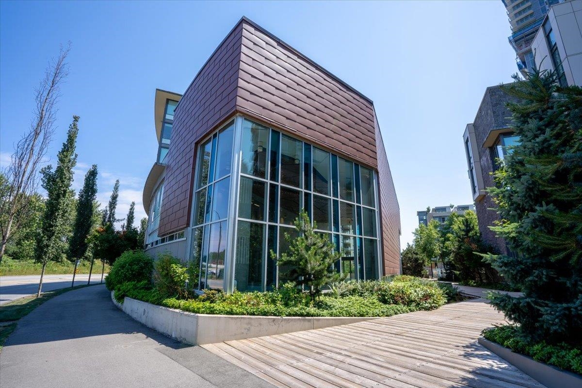 Listing image of 1109 680 SEYLYNN CRESCENT