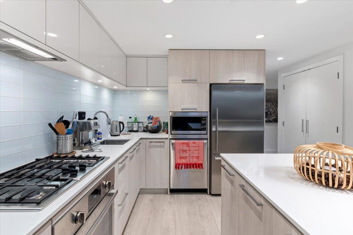 Listing image of 1109 680 SEYLYNN CRESCENT