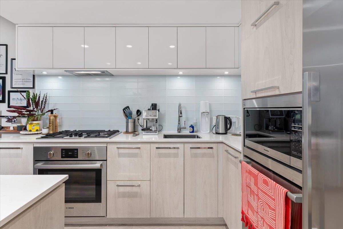 Listing image of 1109 680 SEYLYNN CRESCENT