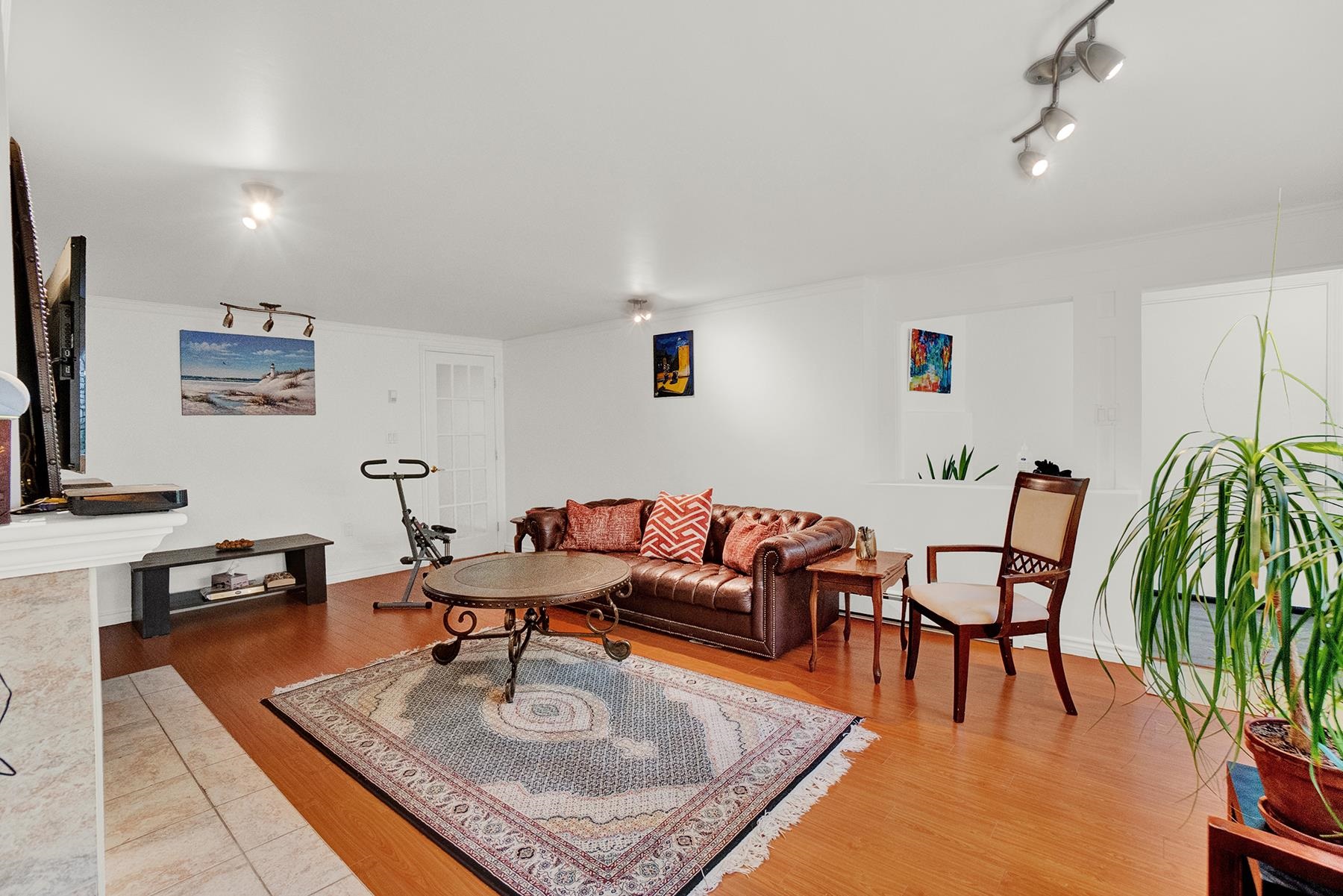 Listing image of 638 ELSTREE PLACE