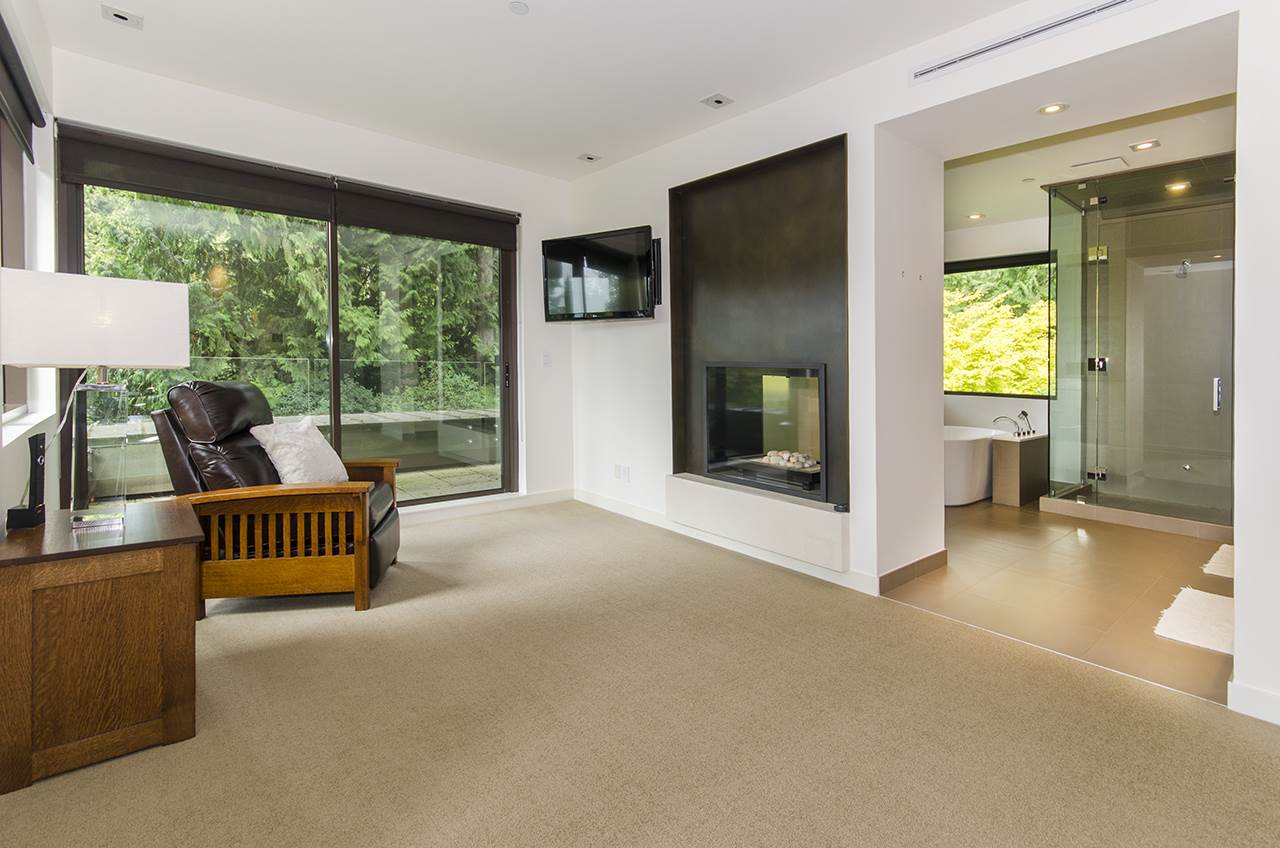 Listing image of 2998 ROSEBERY AVENUE