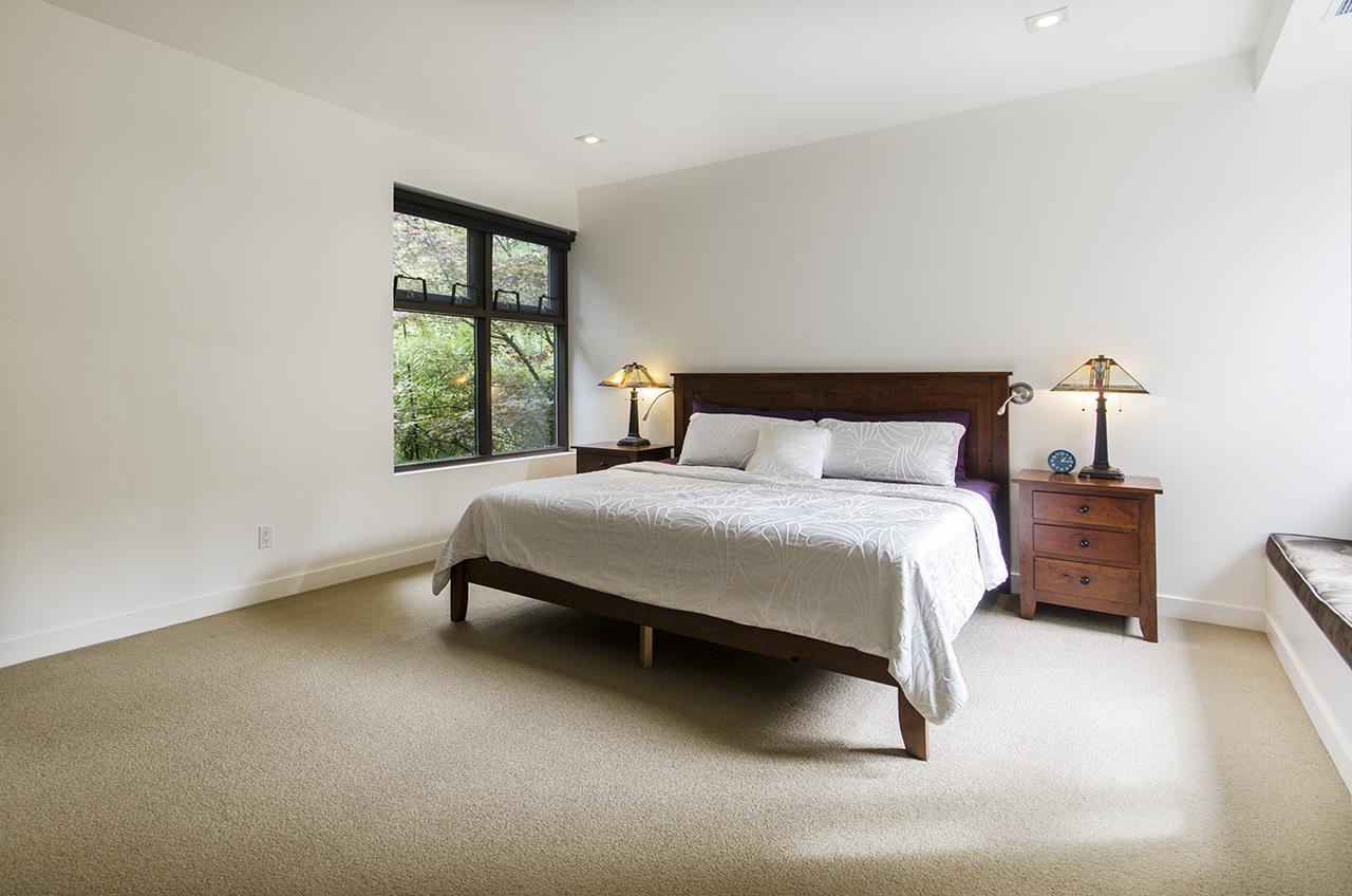 Listing image of 2998 ROSEBERY AVENUE
