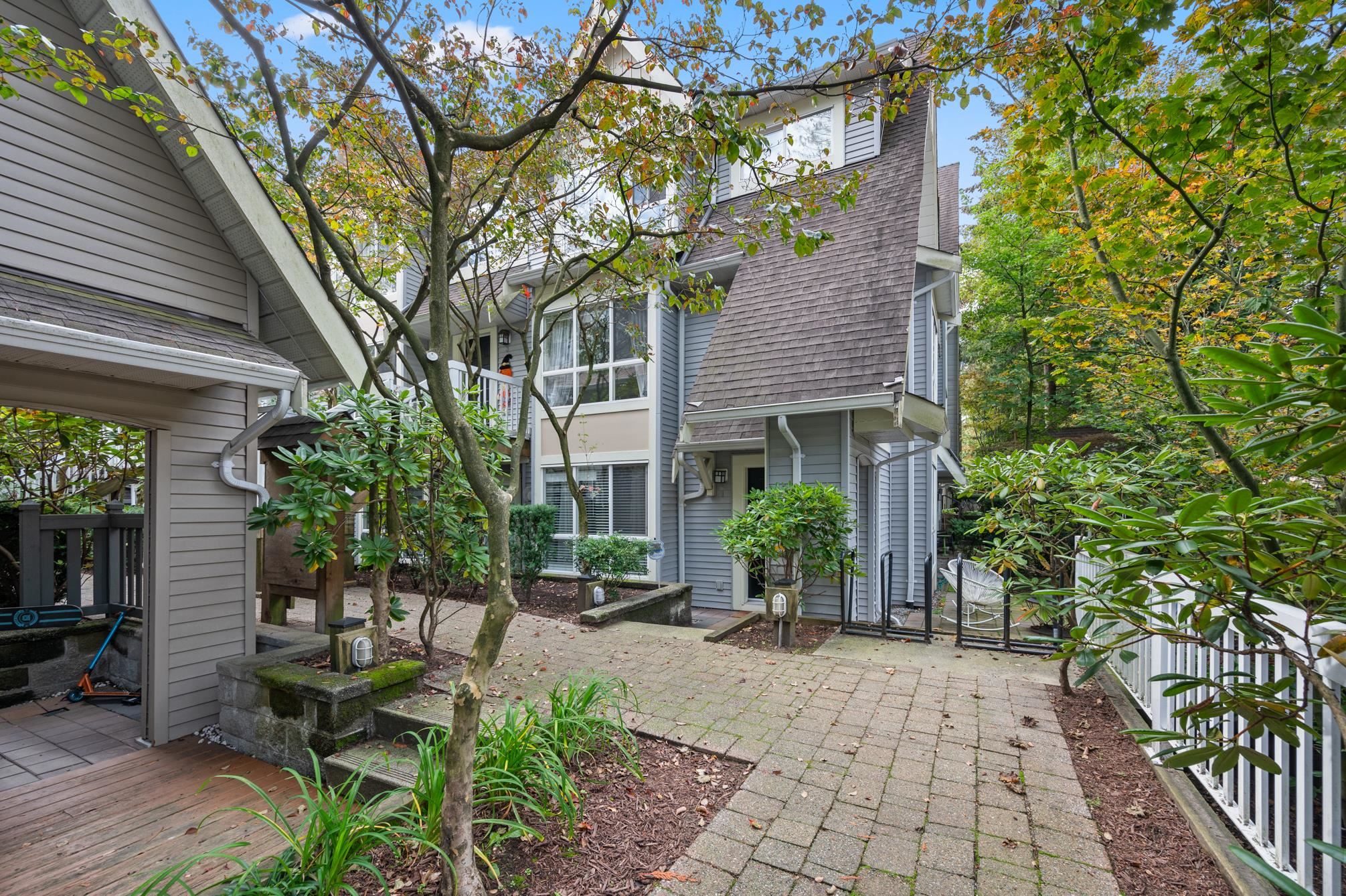Listing image of 1 1075 LYNN VALLEY ROAD