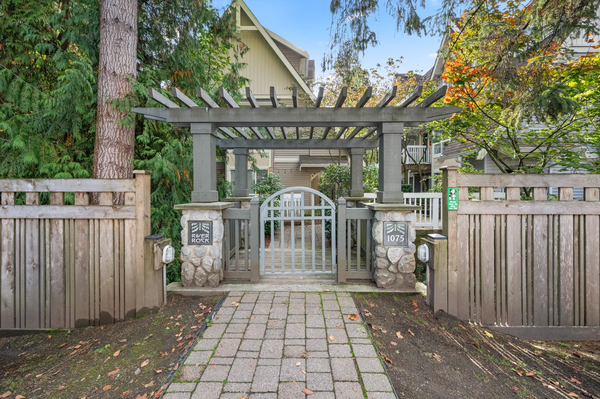 Listing image of 1 1075 LYNN VALLEY ROAD