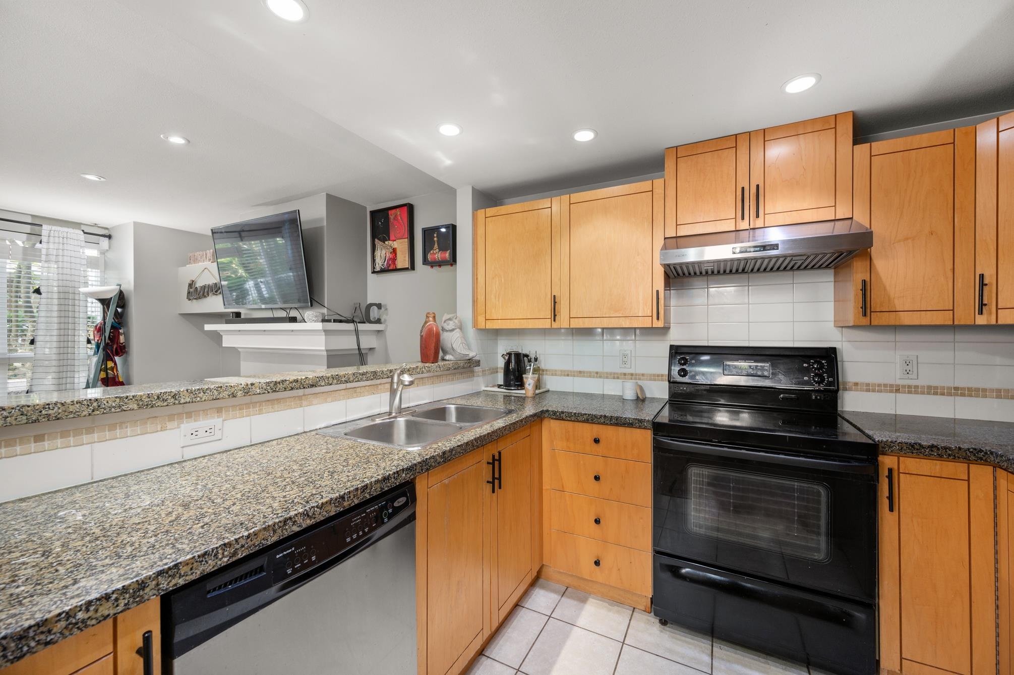 Listing image of 1 1075 LYNN VALLEY ROAD