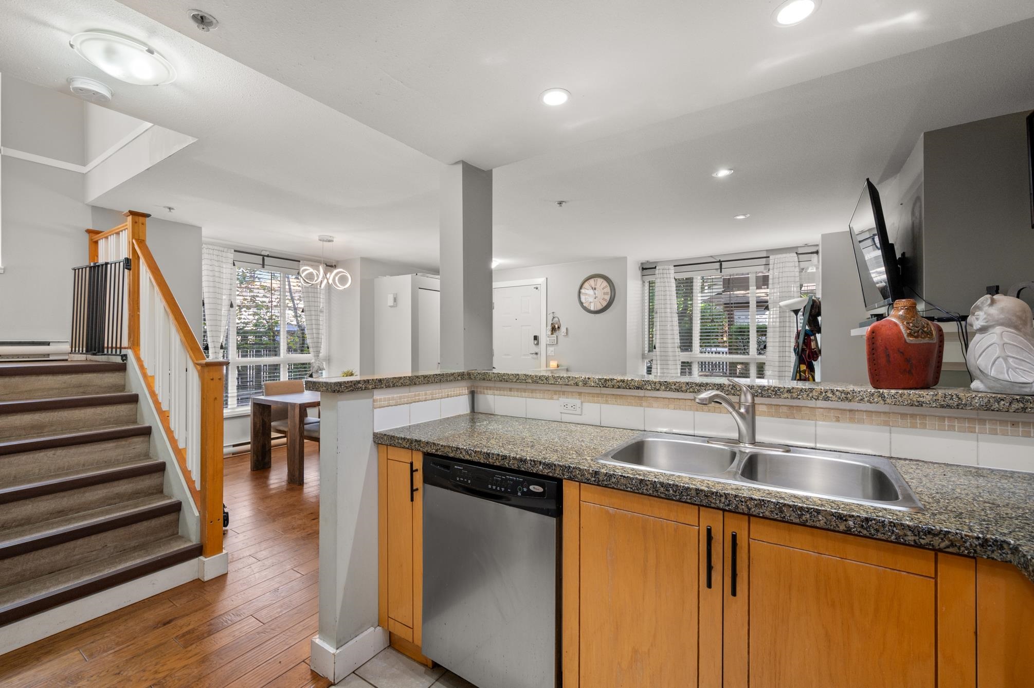 Listing image of 1 1075 LYNN VALLEY ROAD