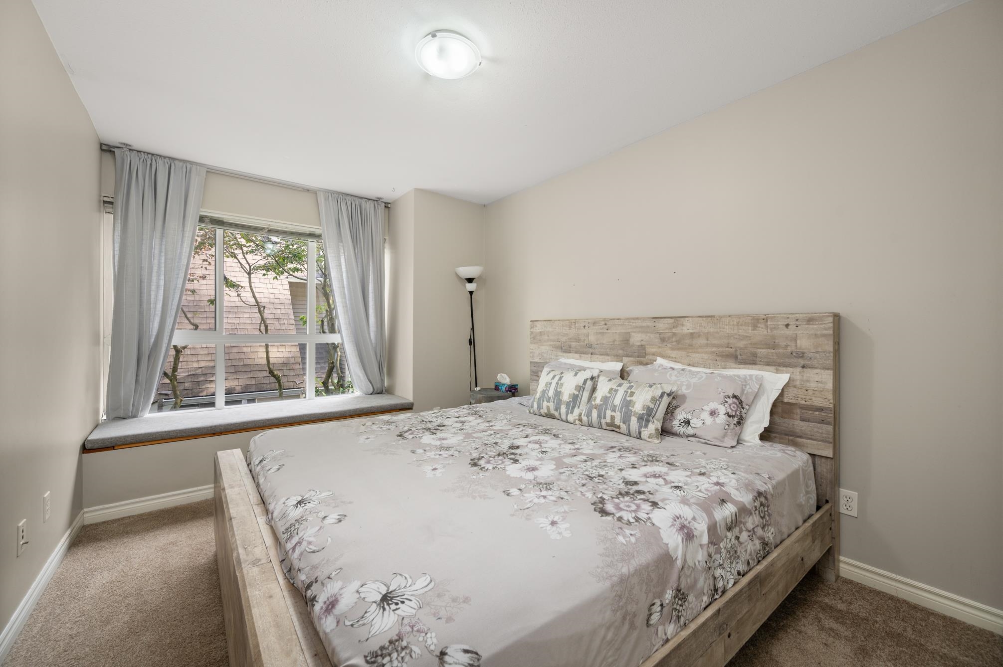Listing image of 1 1075 LYNN VALLEY ROAD