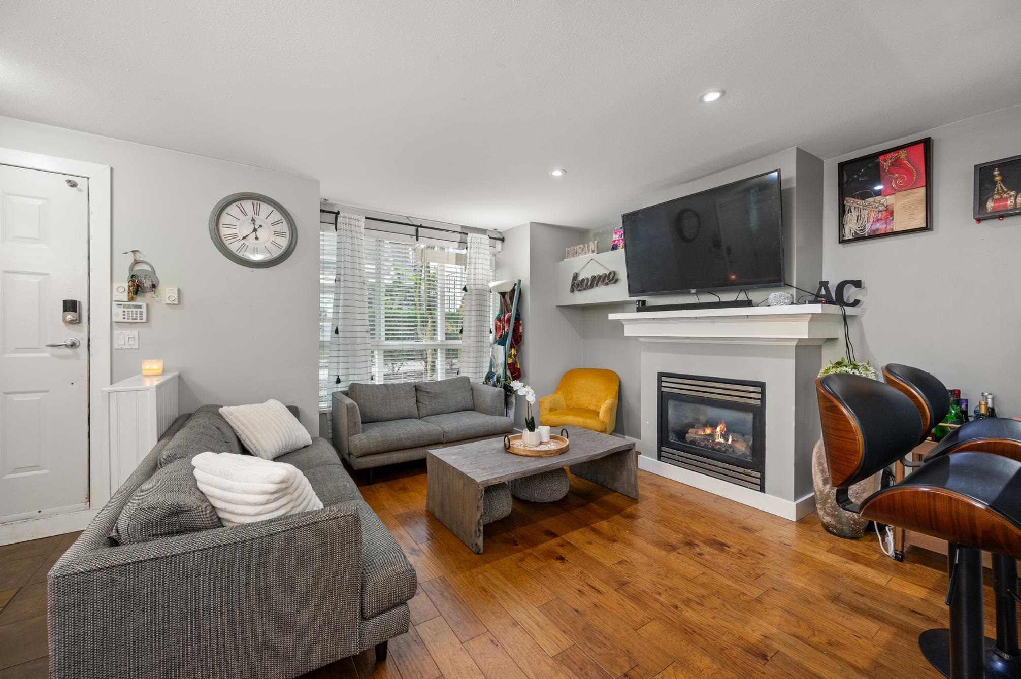 Listing image of 1 1075 LYNN VALLEY ROAD