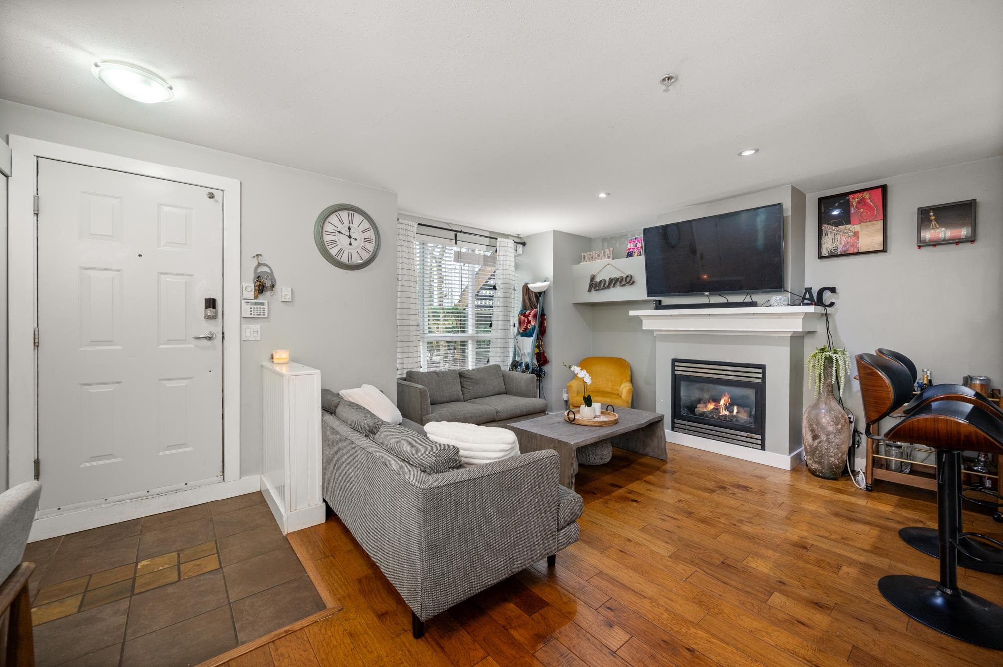 Listing image of 1 1075 LYNN VALLEY ROAD