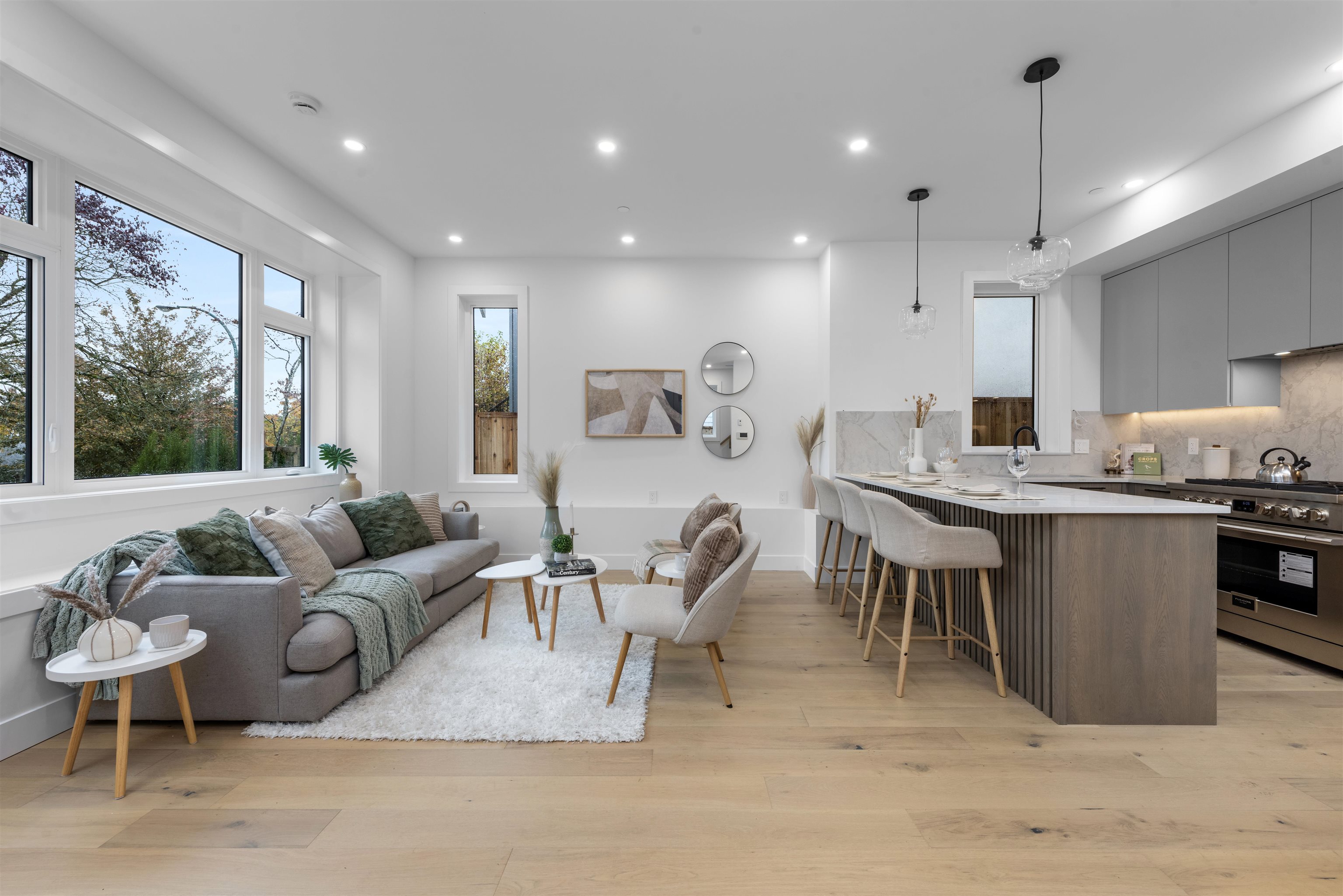 Listing image of 1 1328 E 35TH AVENUE