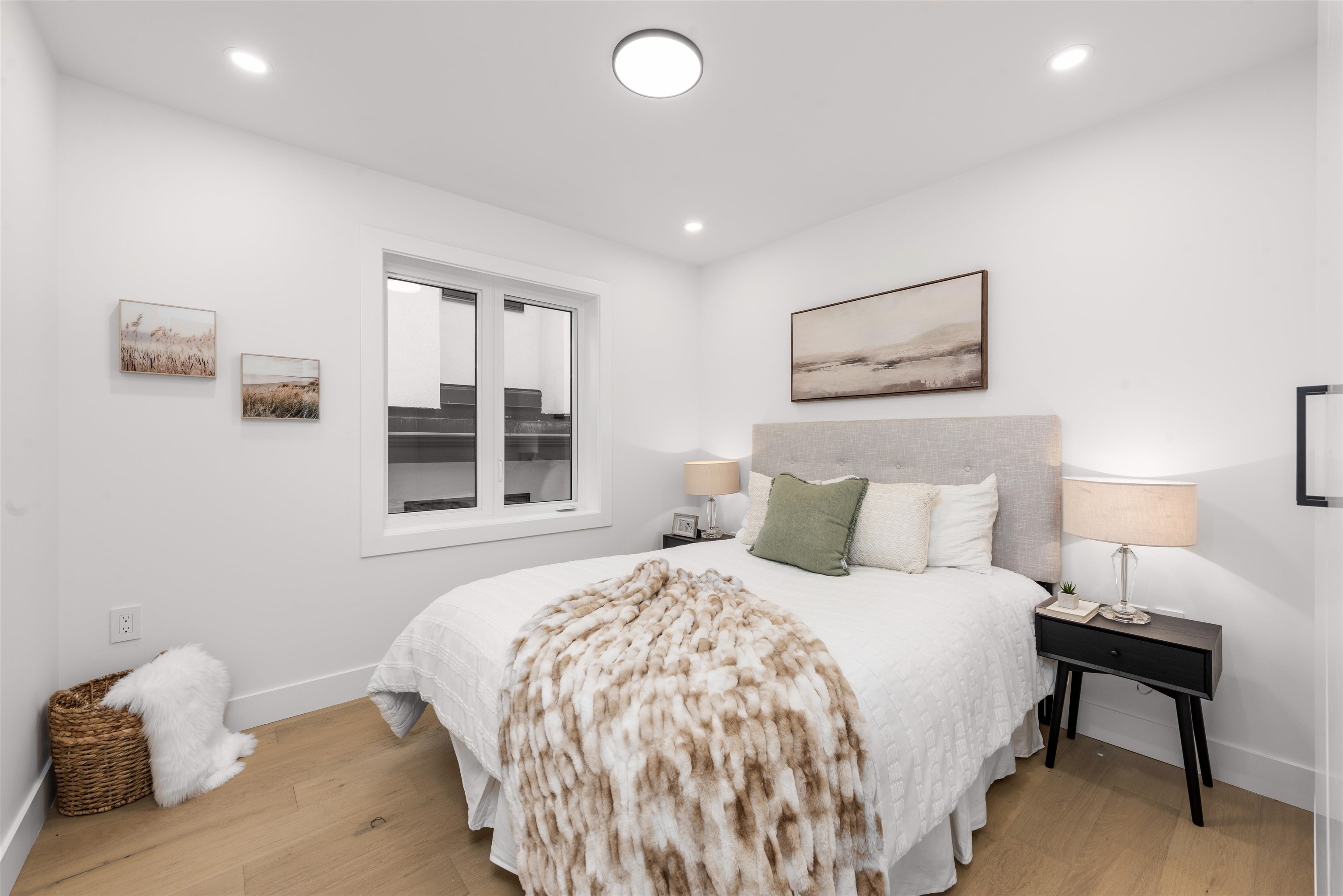Listing image of 1 1328 E 35TH AVENUE