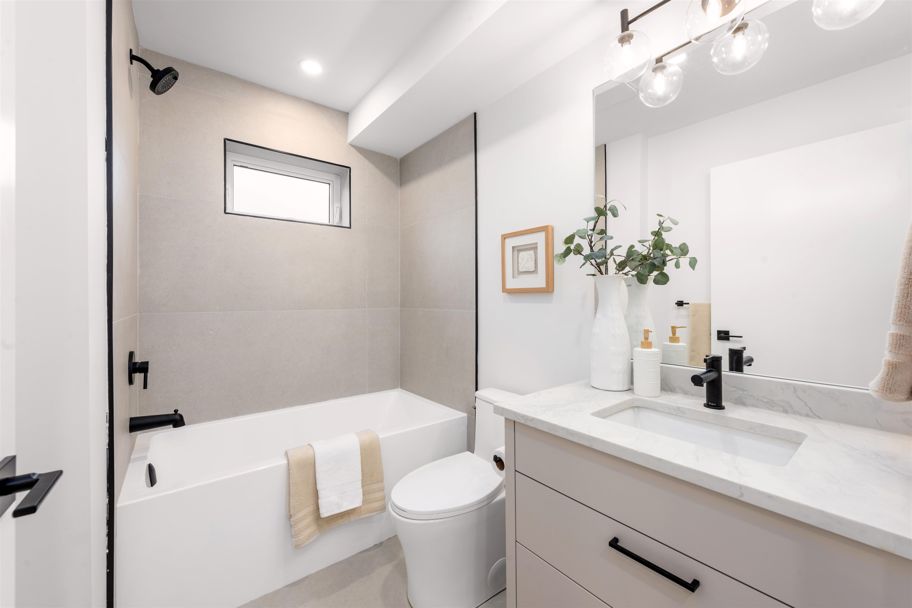 Listing image of 1 1328 E 35TH AVENUE