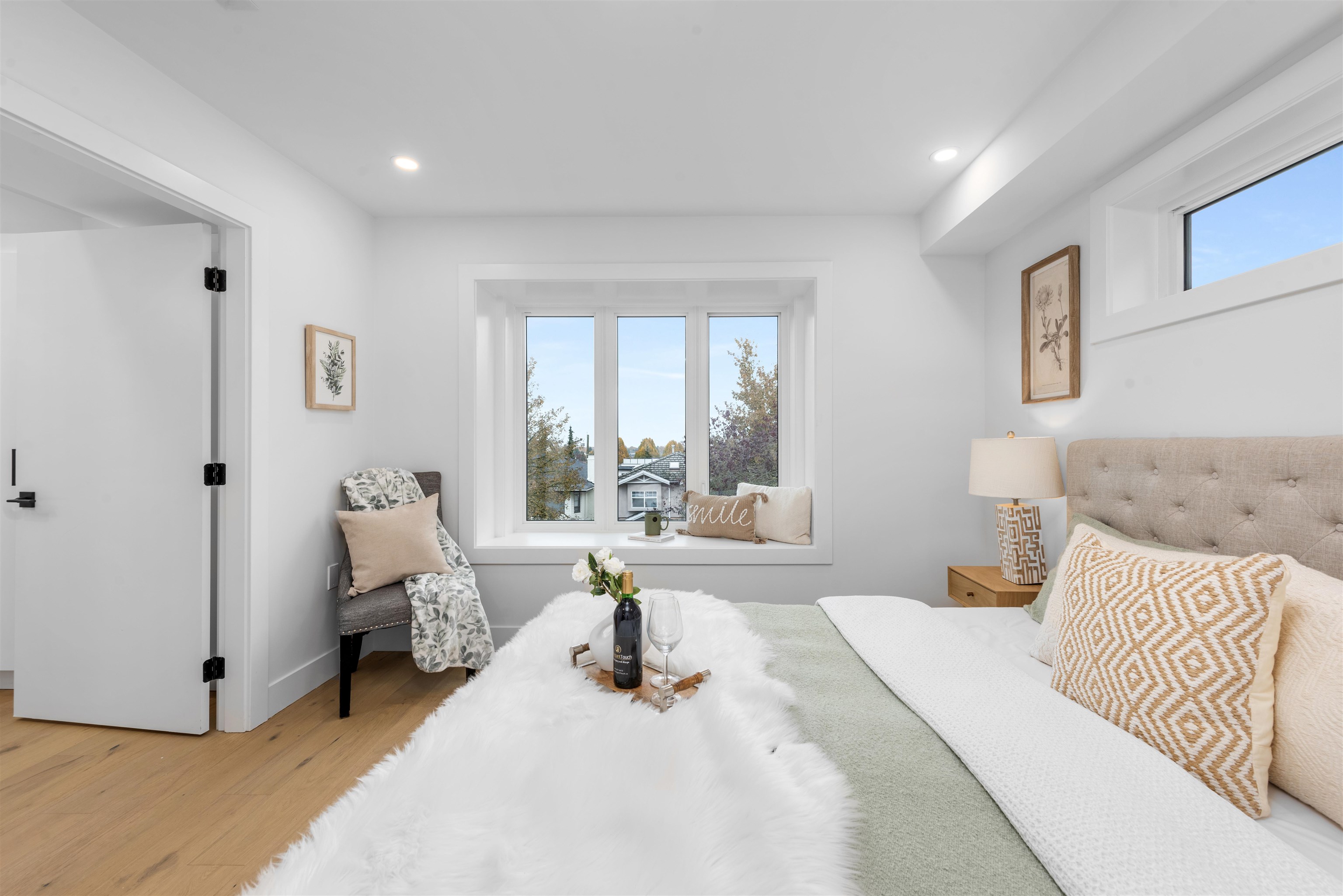 Listing image of 1 1328 E 35TH AVENUE