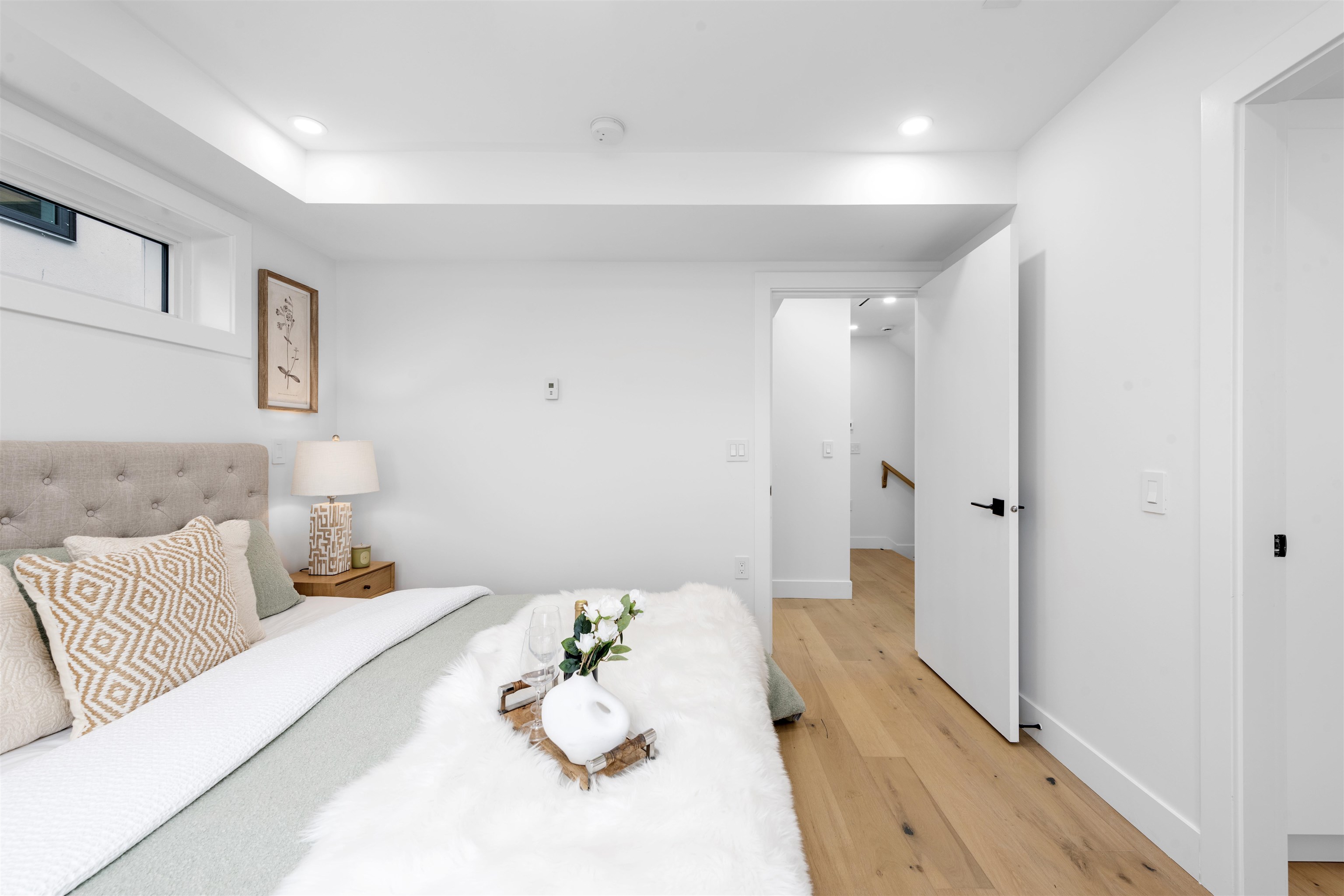 Listing image of 1 1328 E 35TH AVENUE