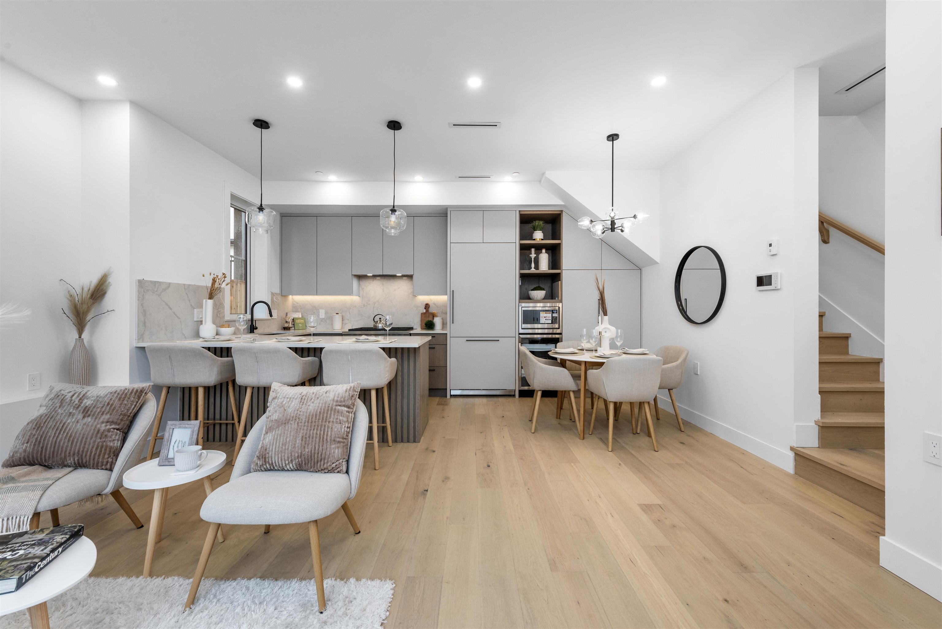 Listing image of 1 1328 E 35TH AVENUE