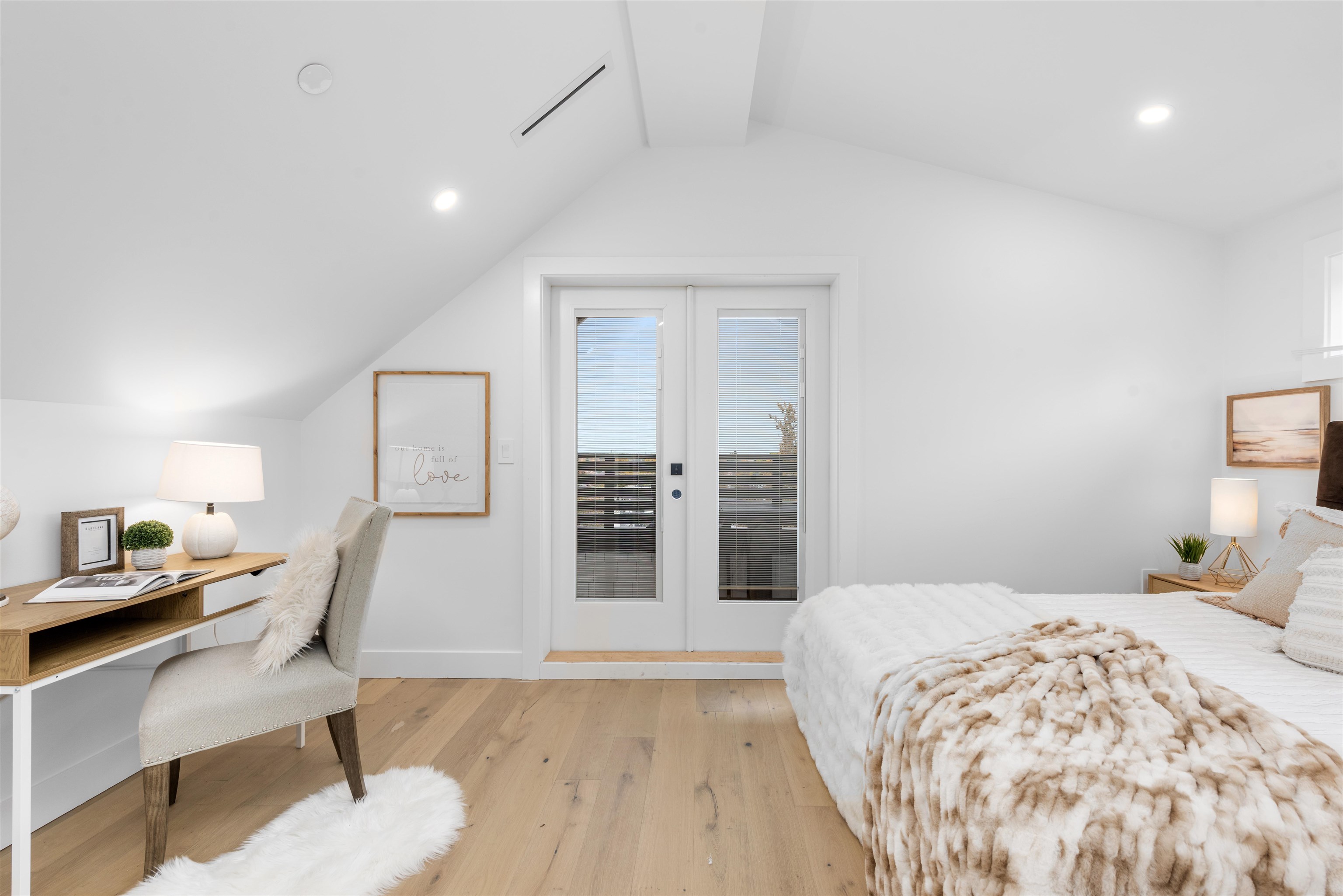 Listing image of 1 1328 E 35TH AVENUE