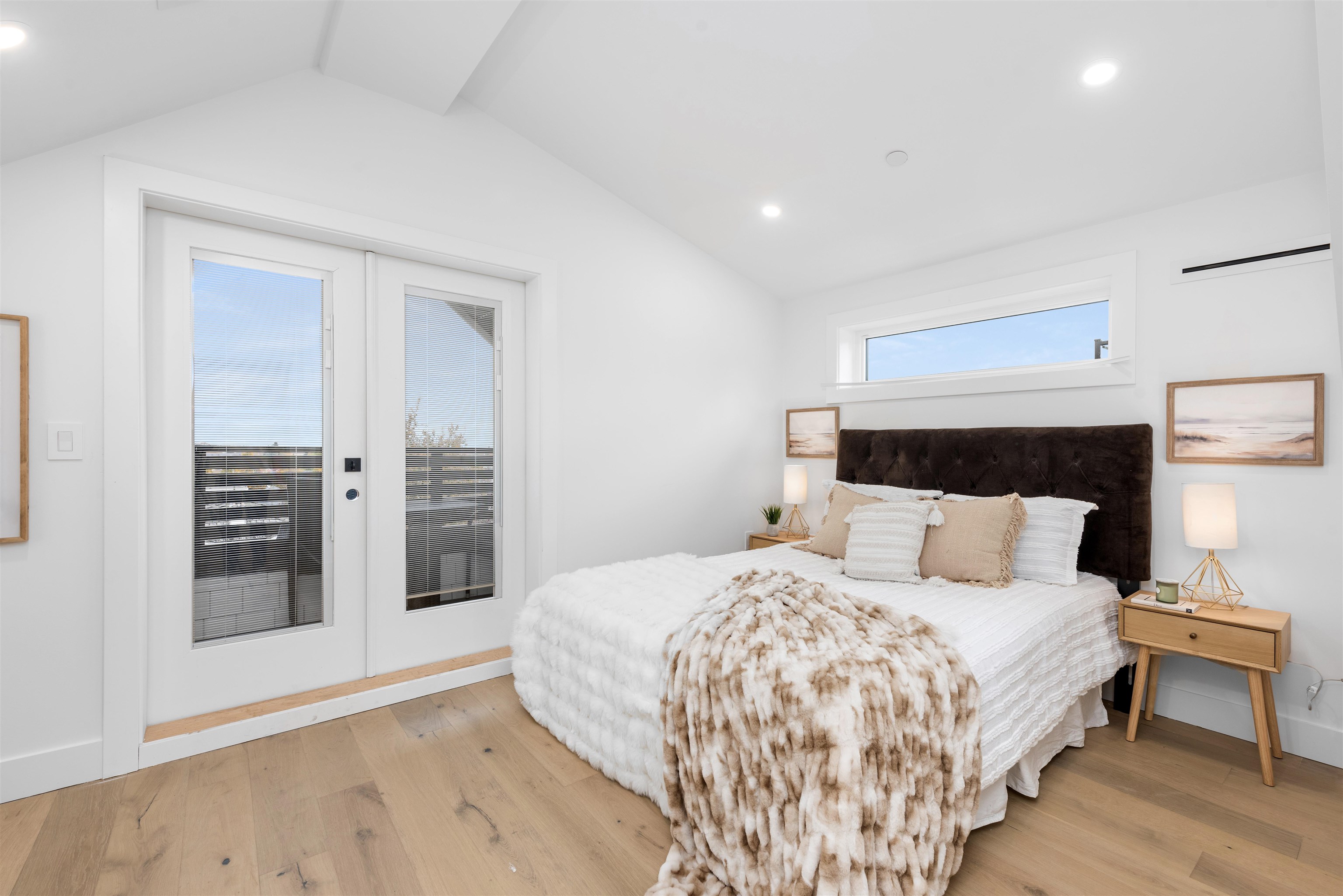 Listing image of 1 1328 E 35TH AVENUE