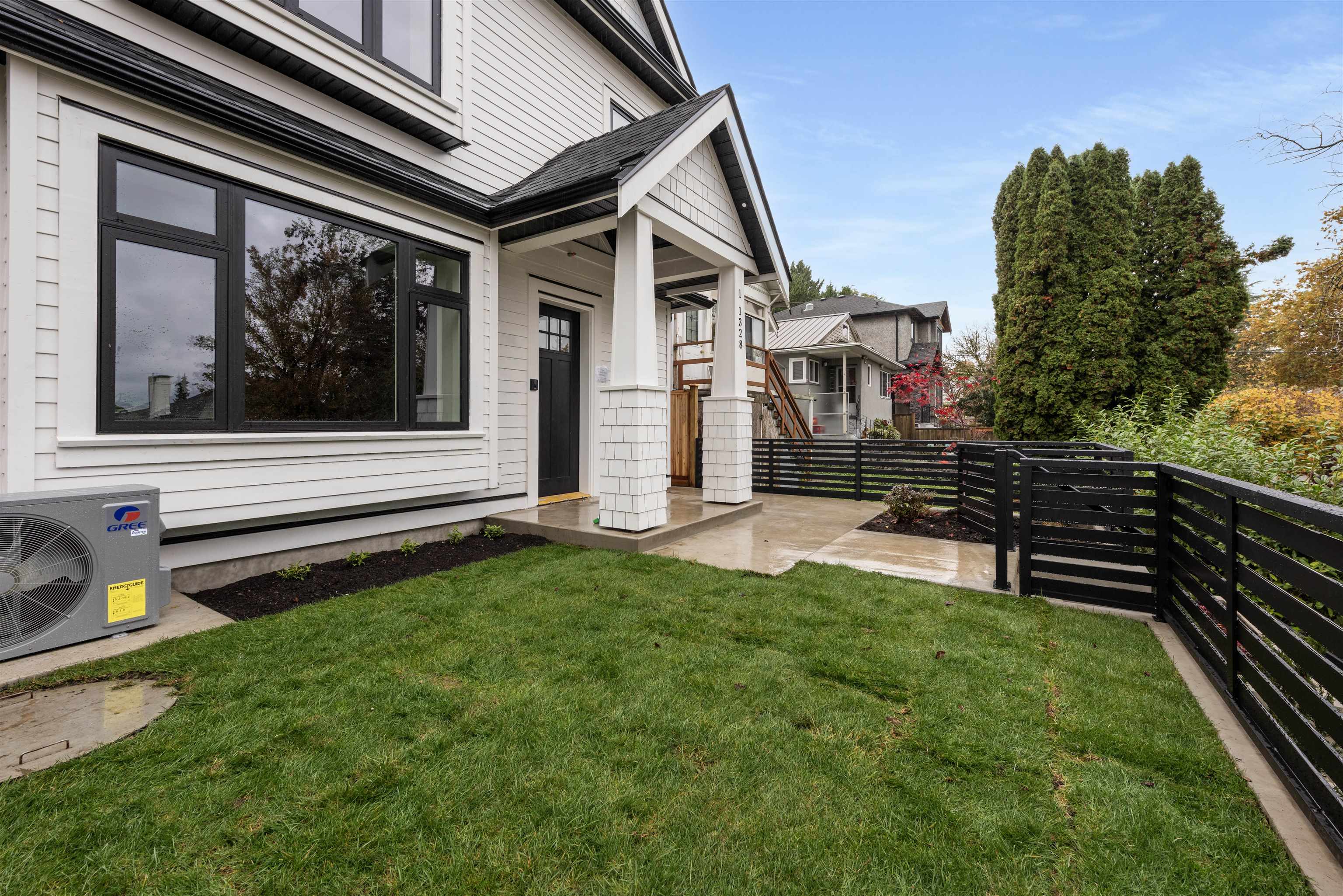 Listing image of 1 1328 E 35TH AVENUE