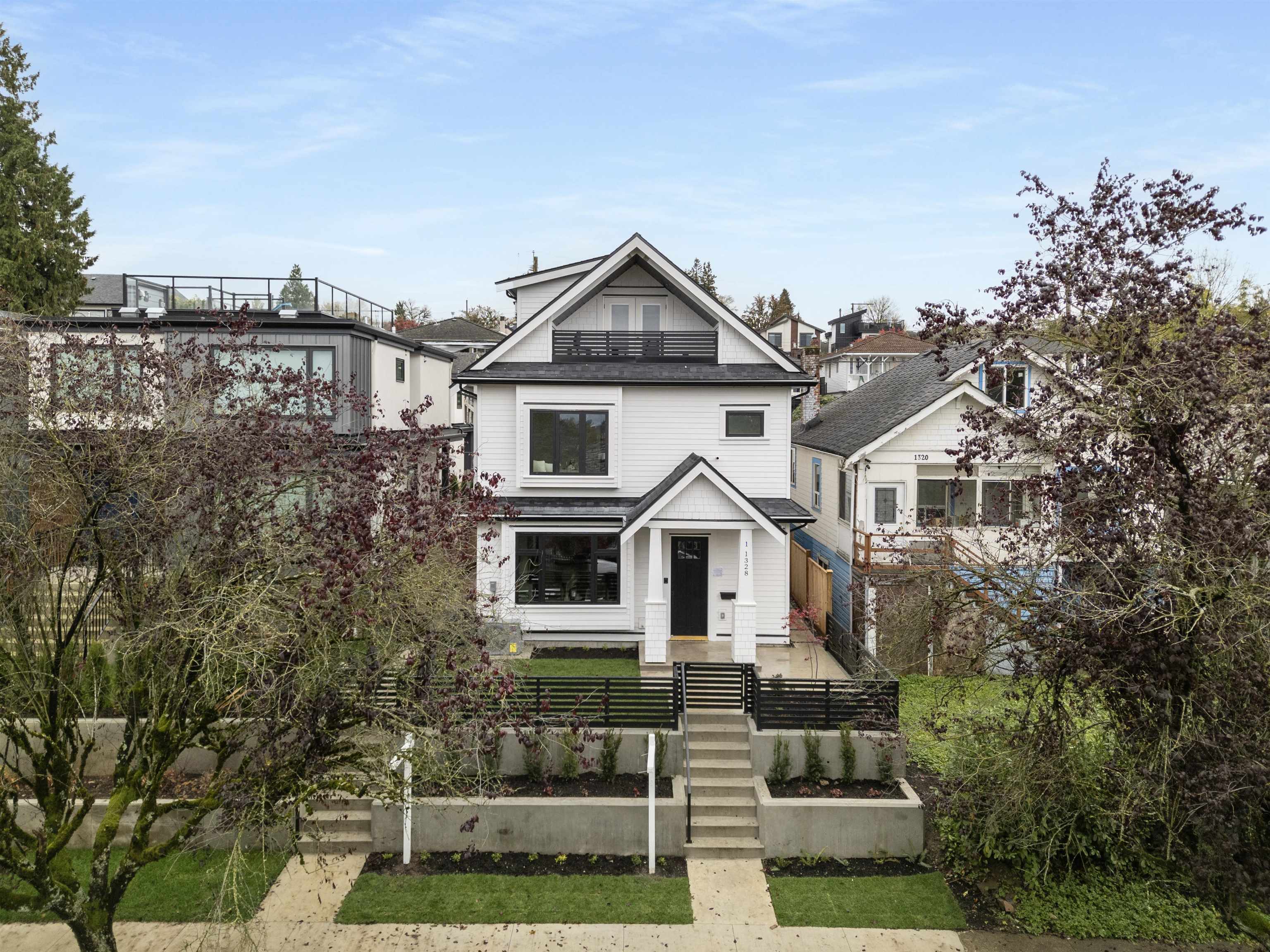 Listing image of 1 1328 E 35TH AVENUE