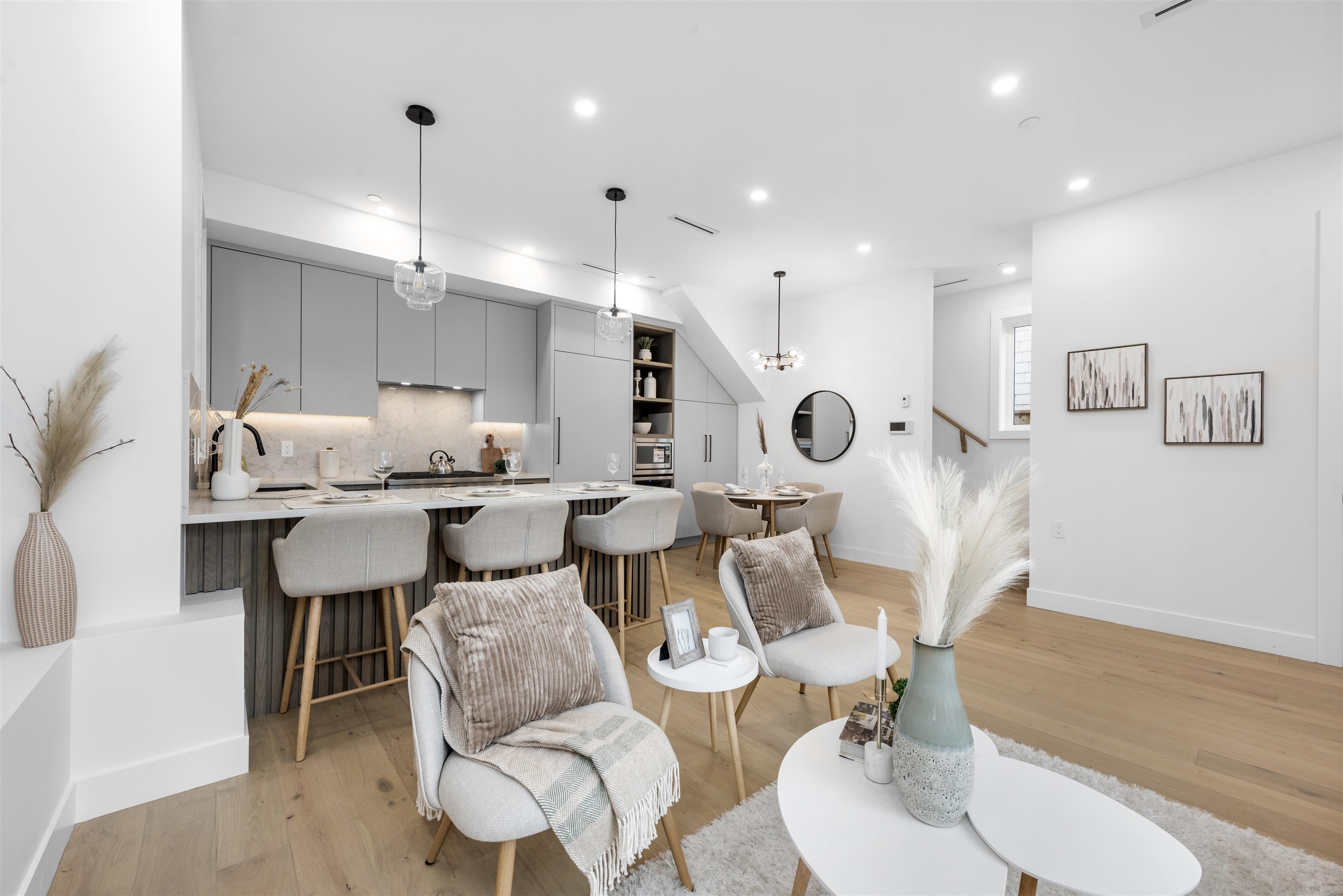 Listing image of 1 1328 E 35TH AVENUE