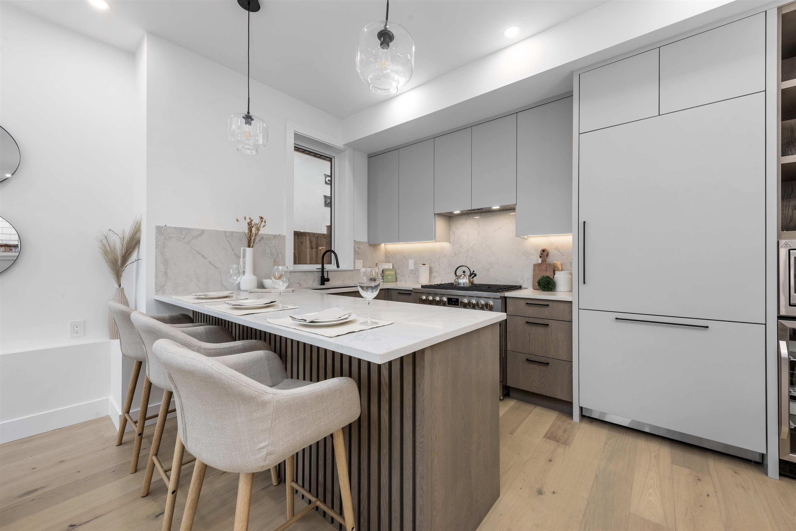 Listing image of 1 1328 E 35TH AVENUE