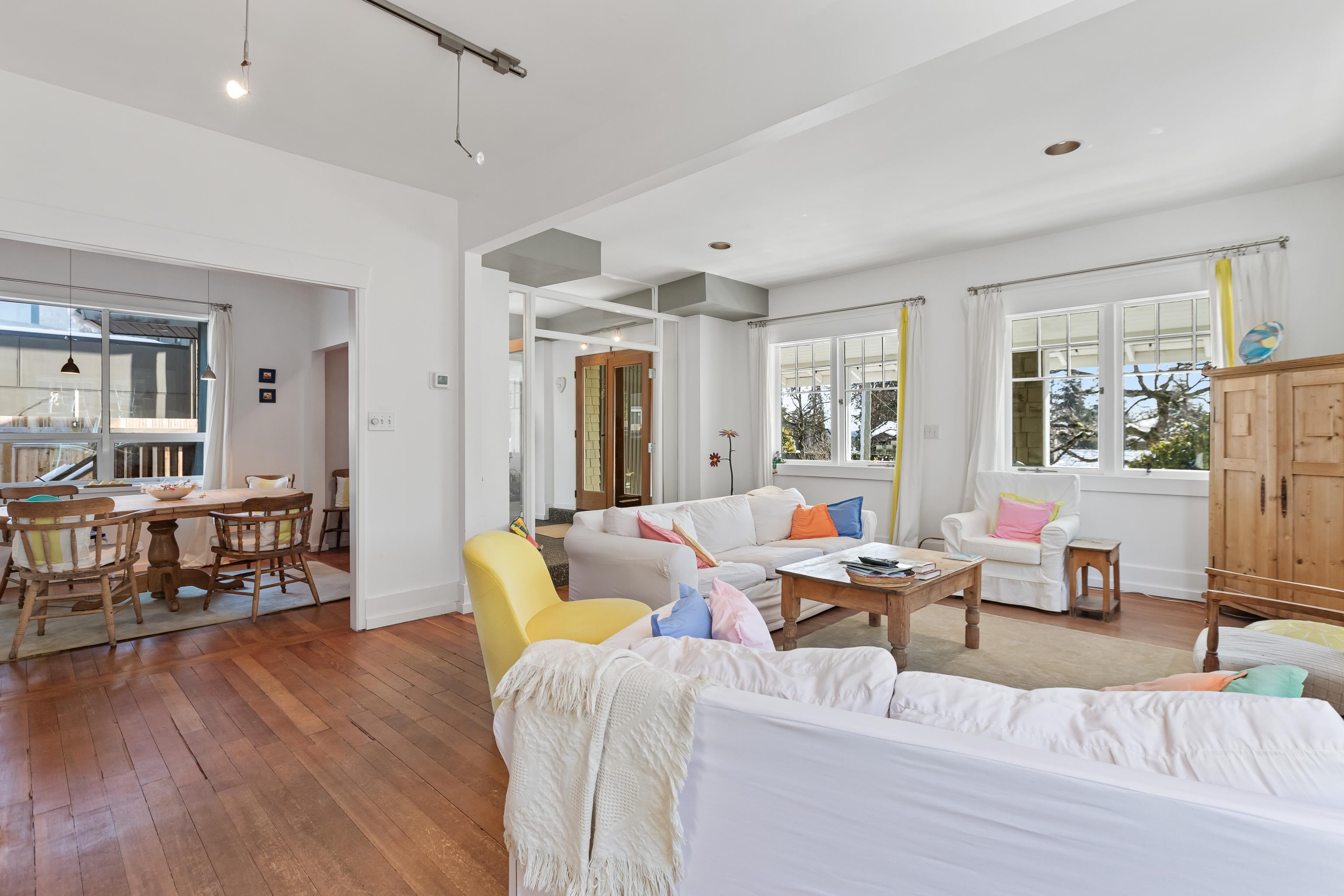 Listing image of 2433 MATHERS AVENUE