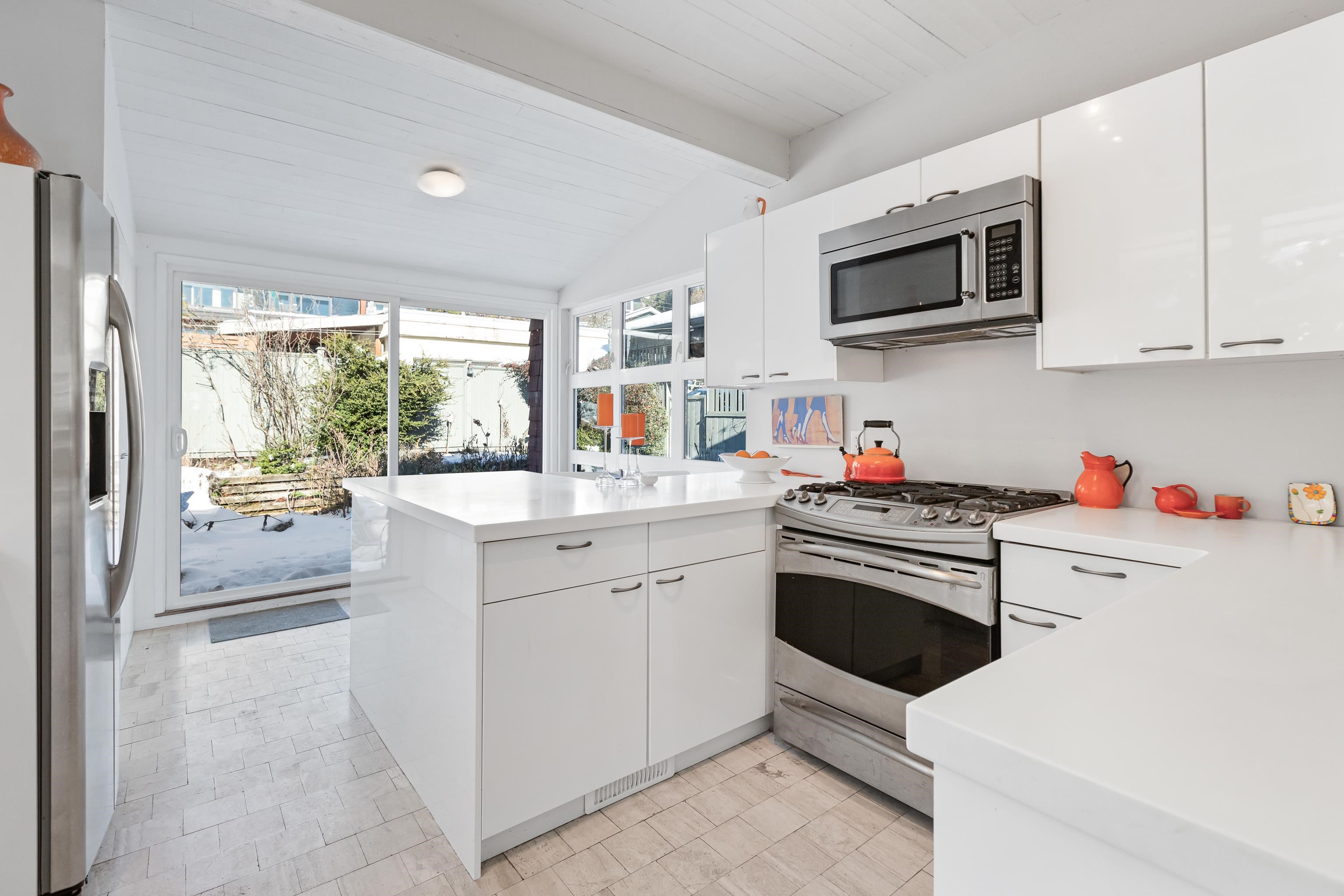 Listing image of 2433 MATHERS AVENUE