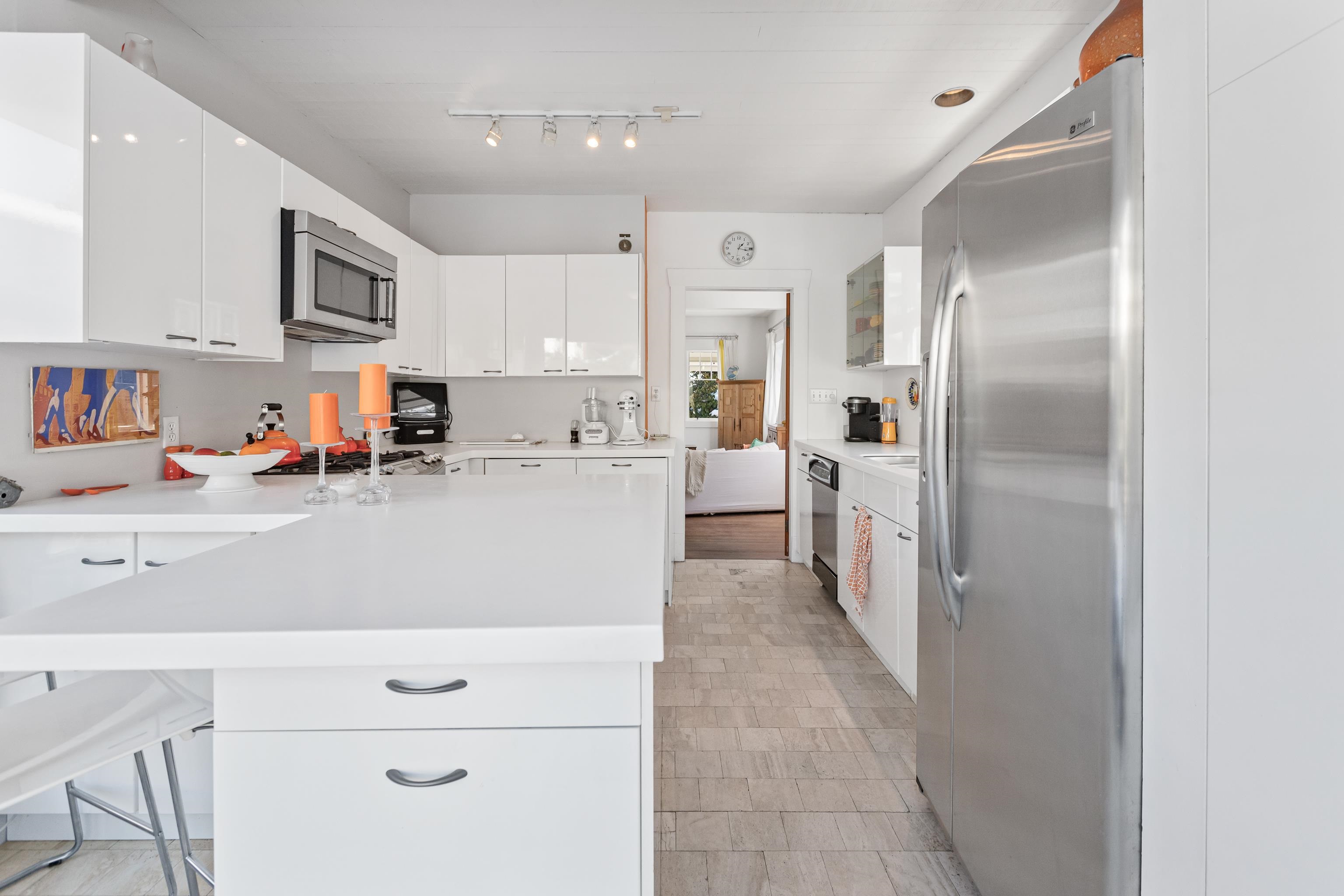 Listing image of 2433 MATHERS AVENUE