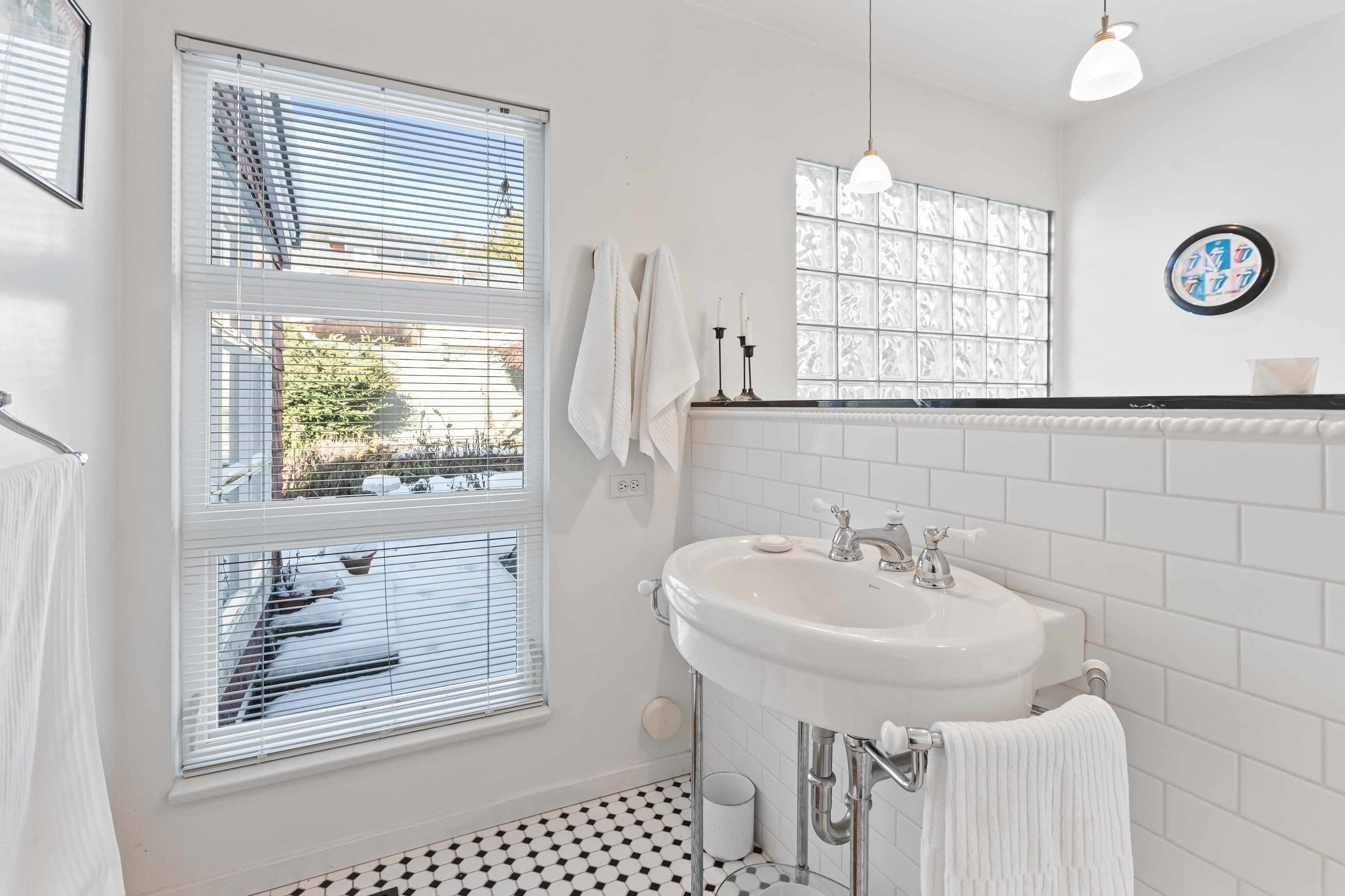 Listing image of 2433 MATHERS AVENUE