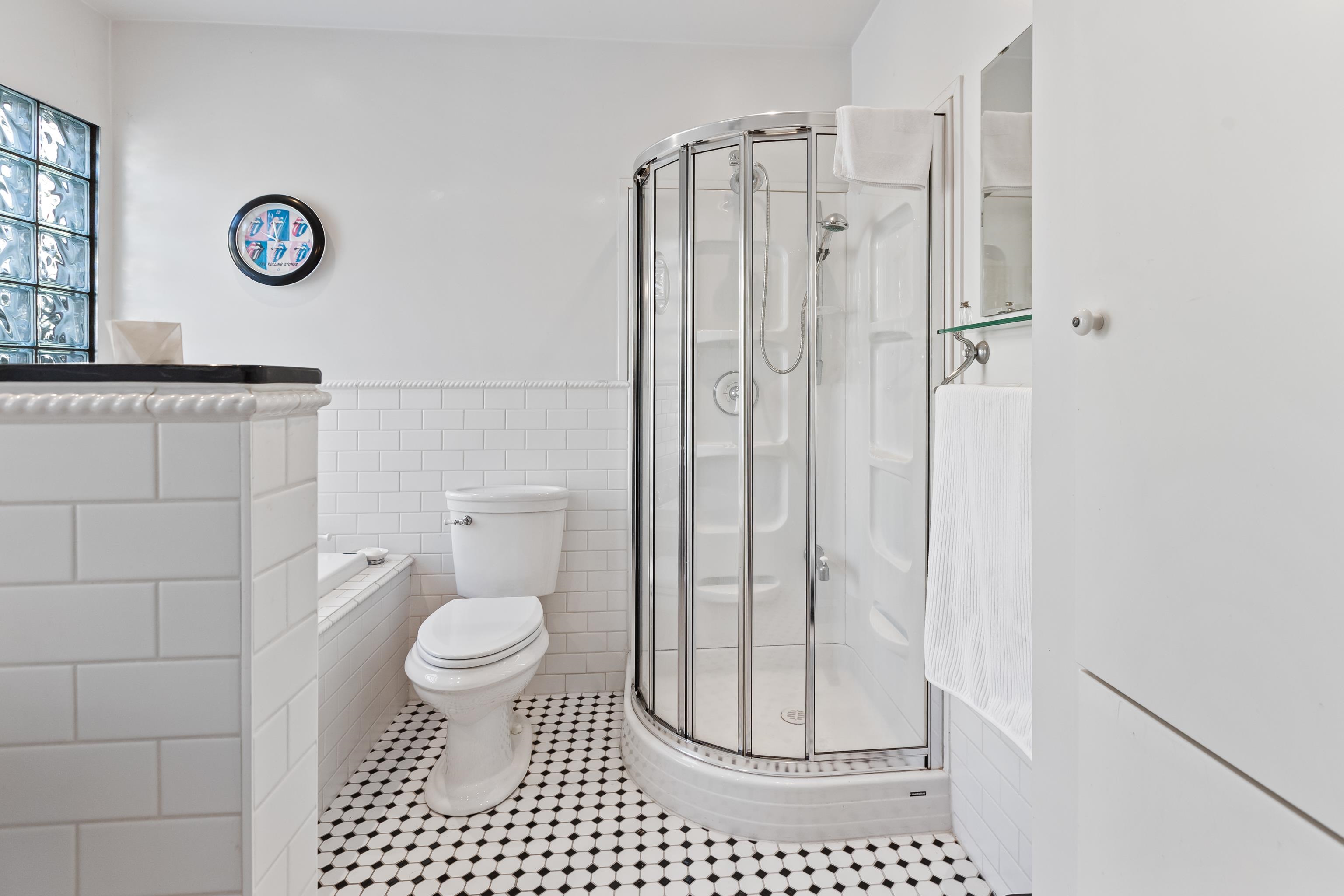 Listing image of 2433 MATHERS AVENUE