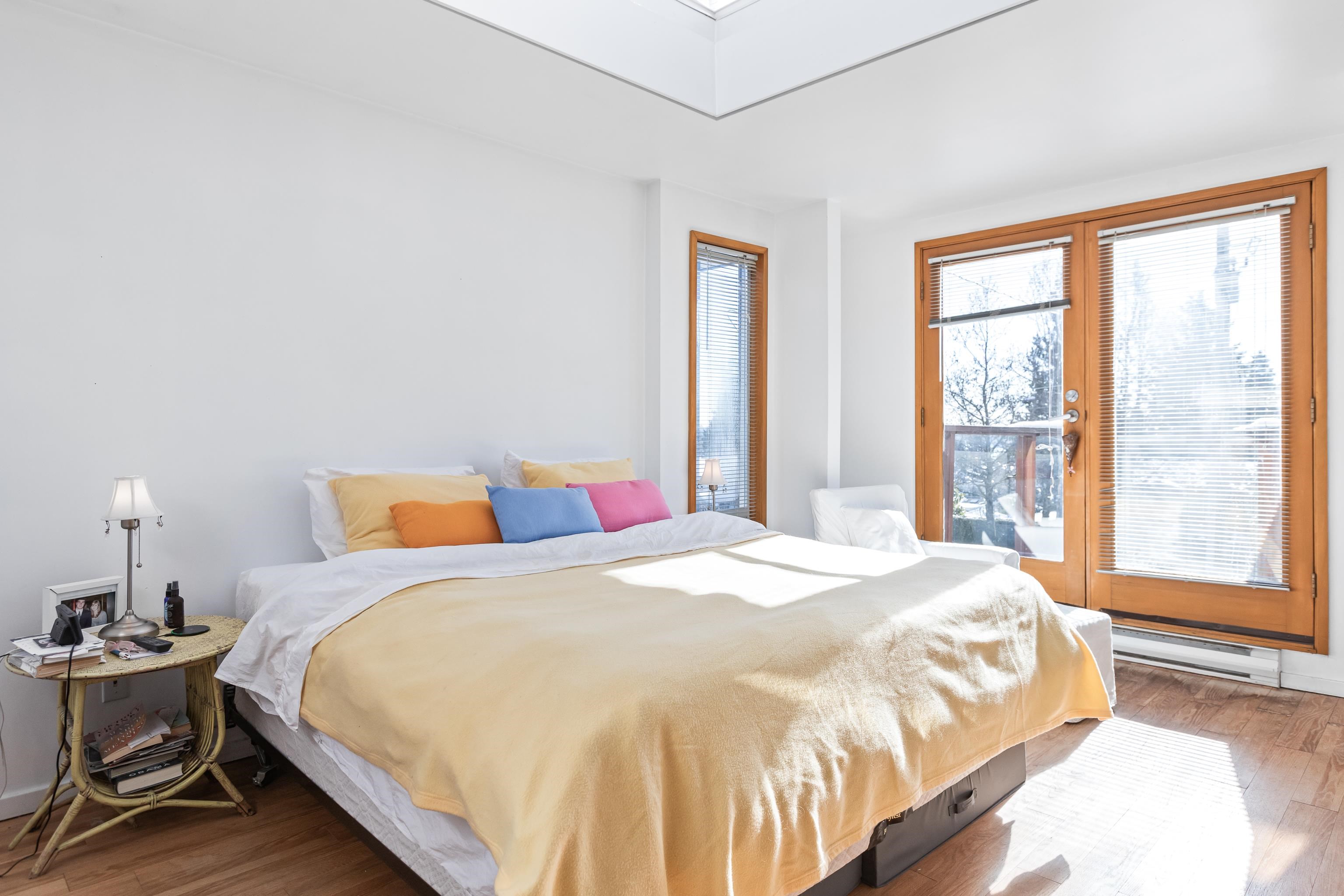 Listing image of 2433 MATHERS AVENUE