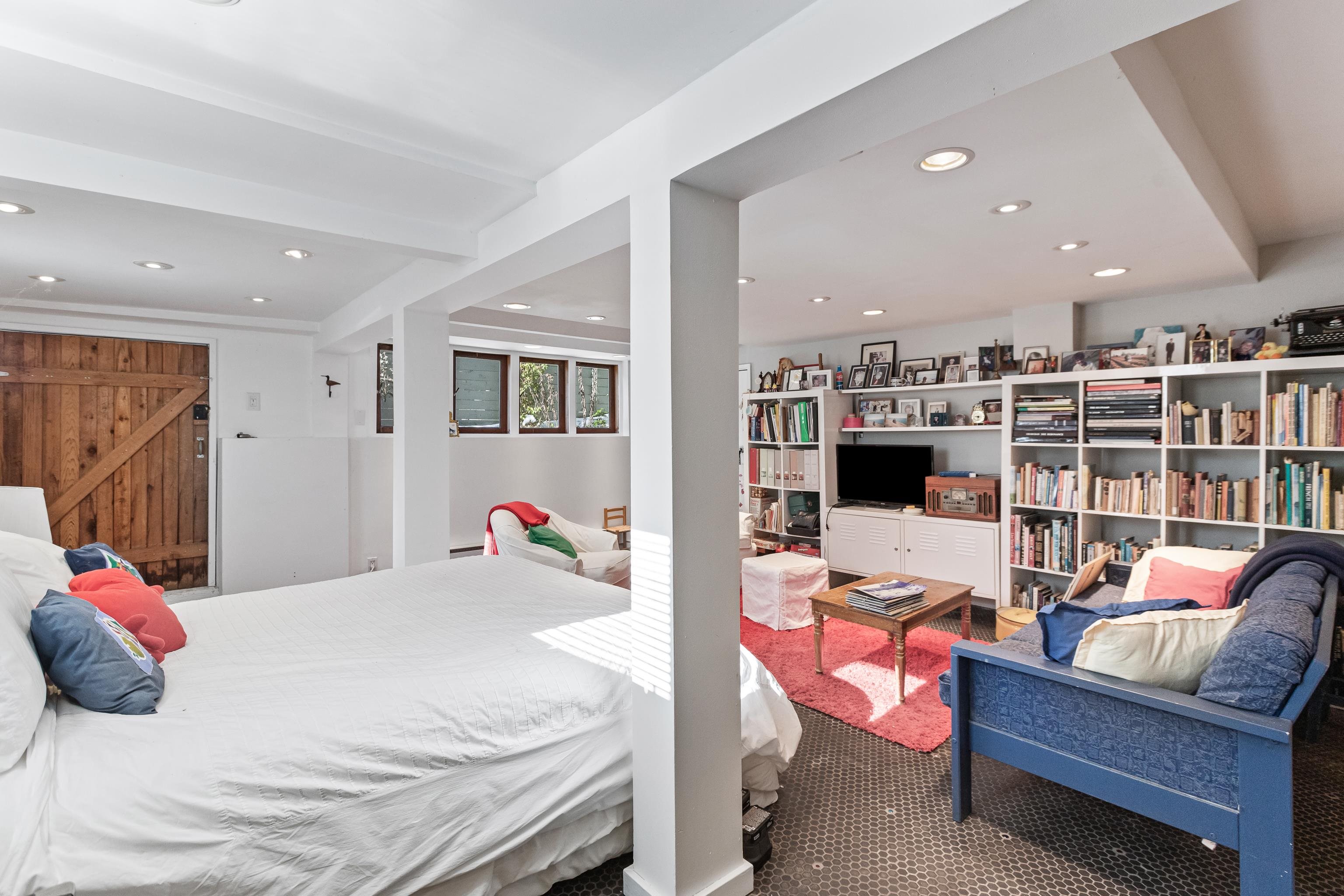 Listing image of 2433 MATHERS AVENUE