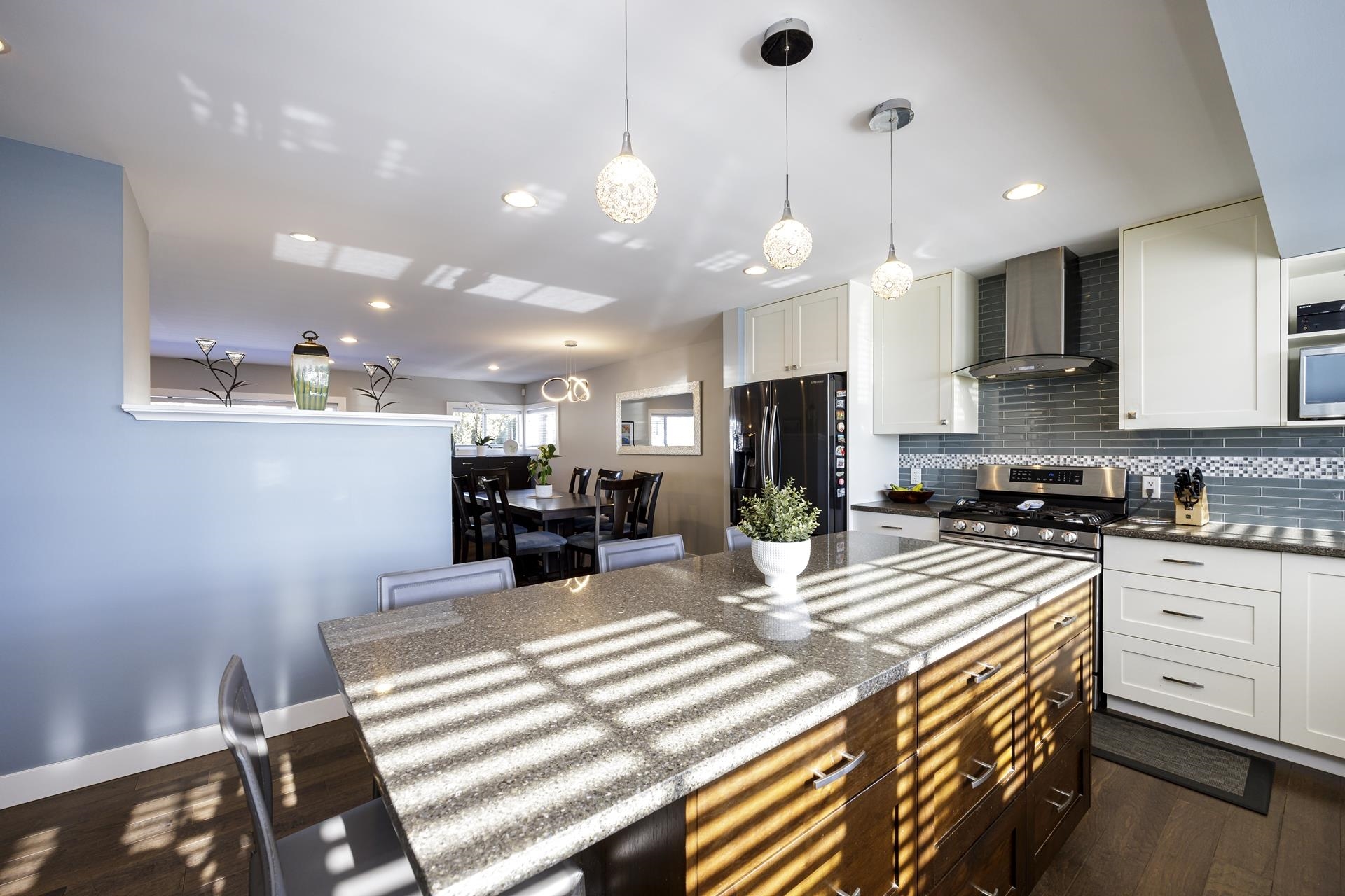 Listing image of 887 E 17TH STREET