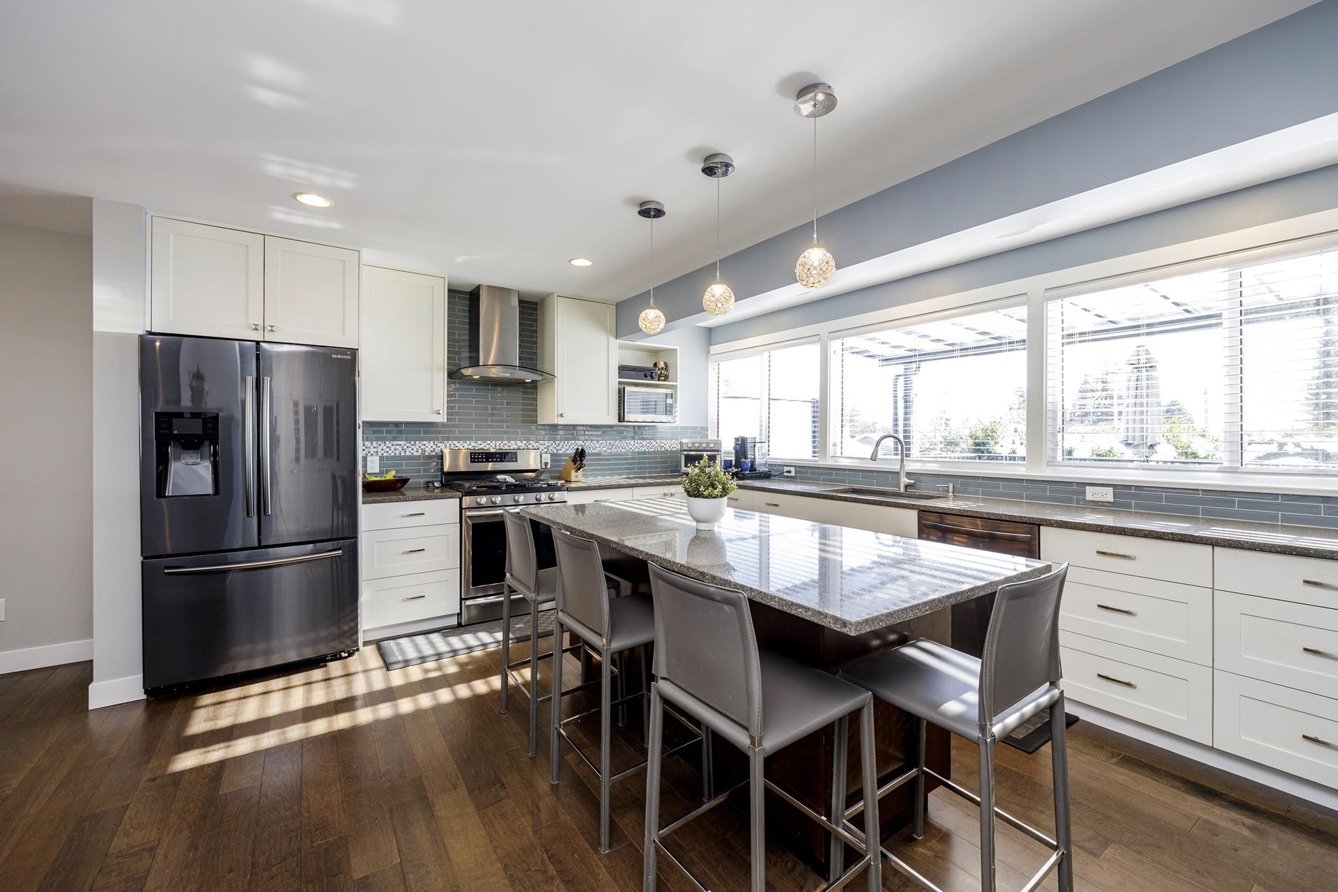 Listing image of 887 E 17TH STREET