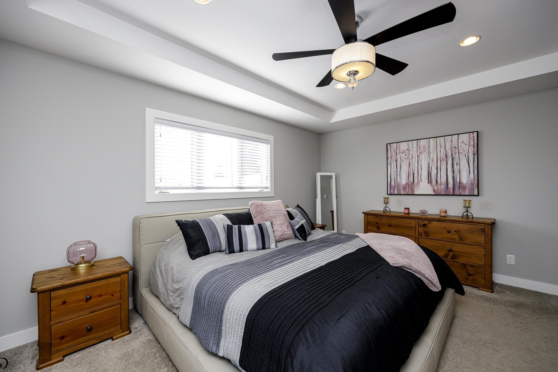 Listing image of 887 E 17TH STREET