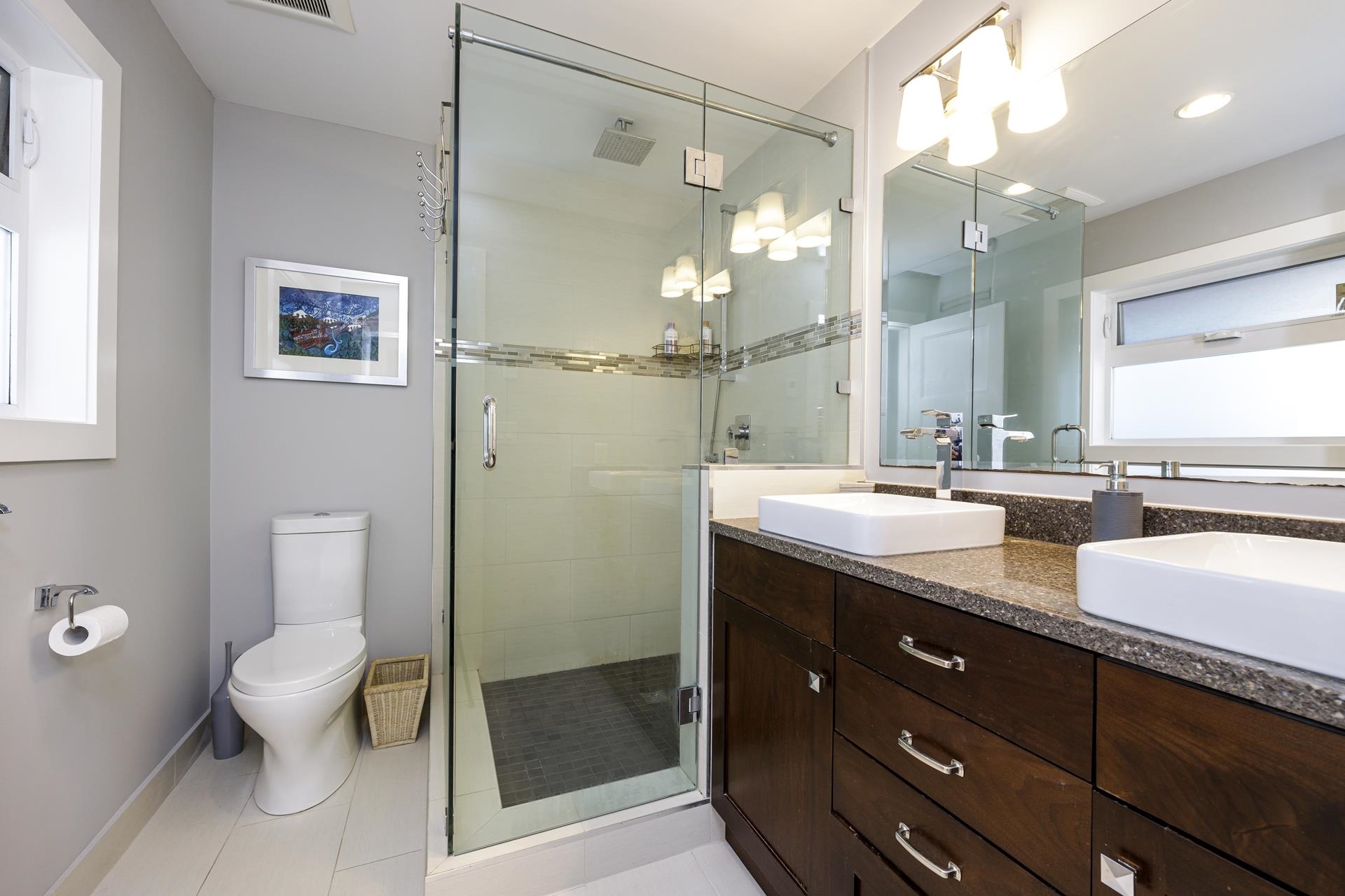 Listing image of 887 E 17TH STREET