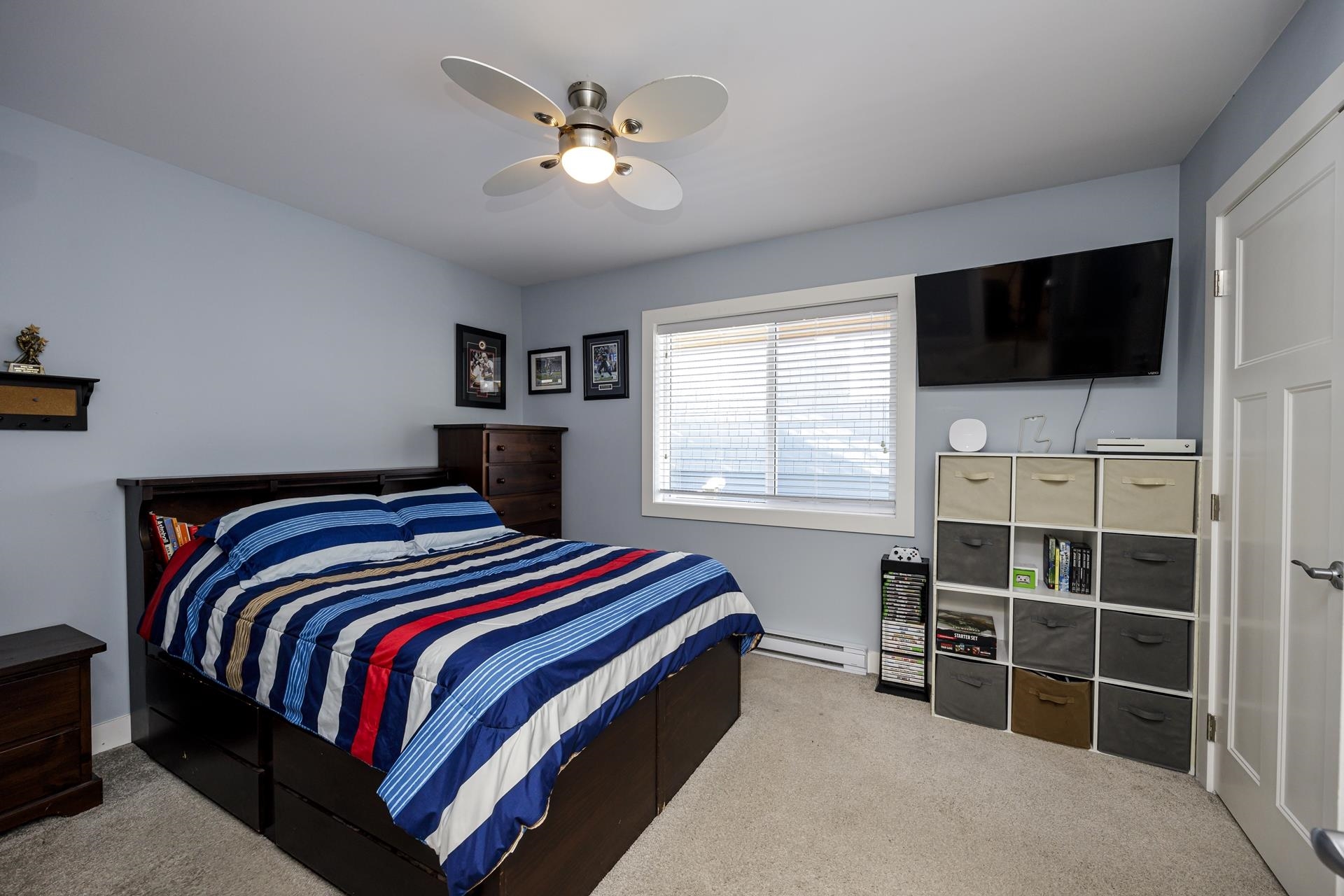 Listing image of 887 E 17TH STREET