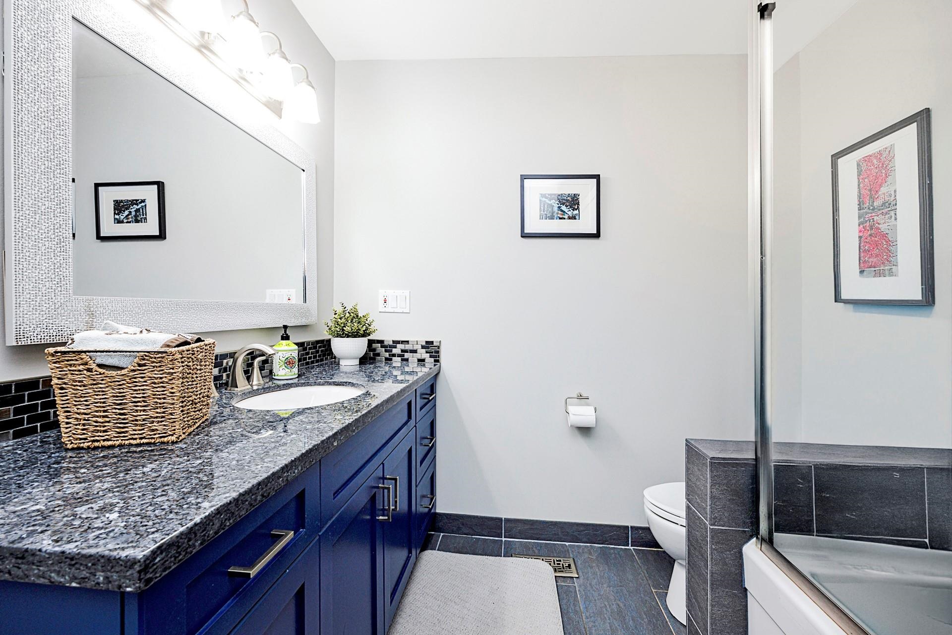Listing image of 887 E 17TH STREET