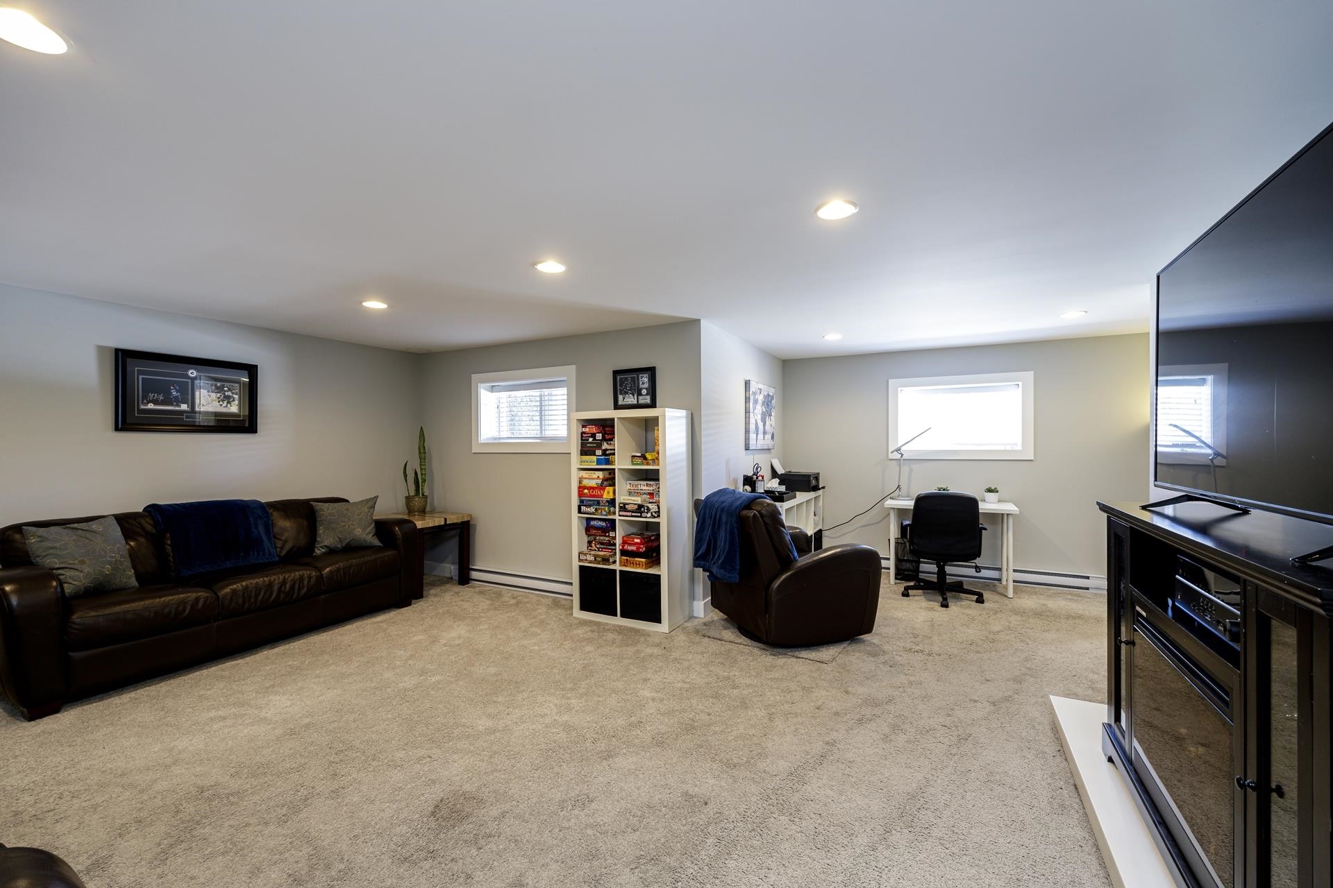 Listing image of 887 E 17TH STREET